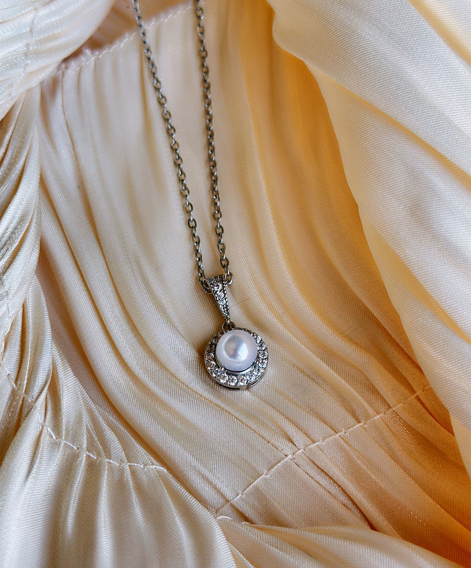 Moonlit Pearl - Necklace (Silver)