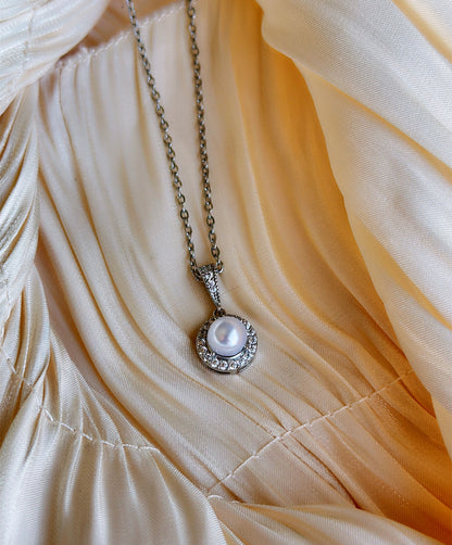Moonlit Pearl - Necklace (Silver)