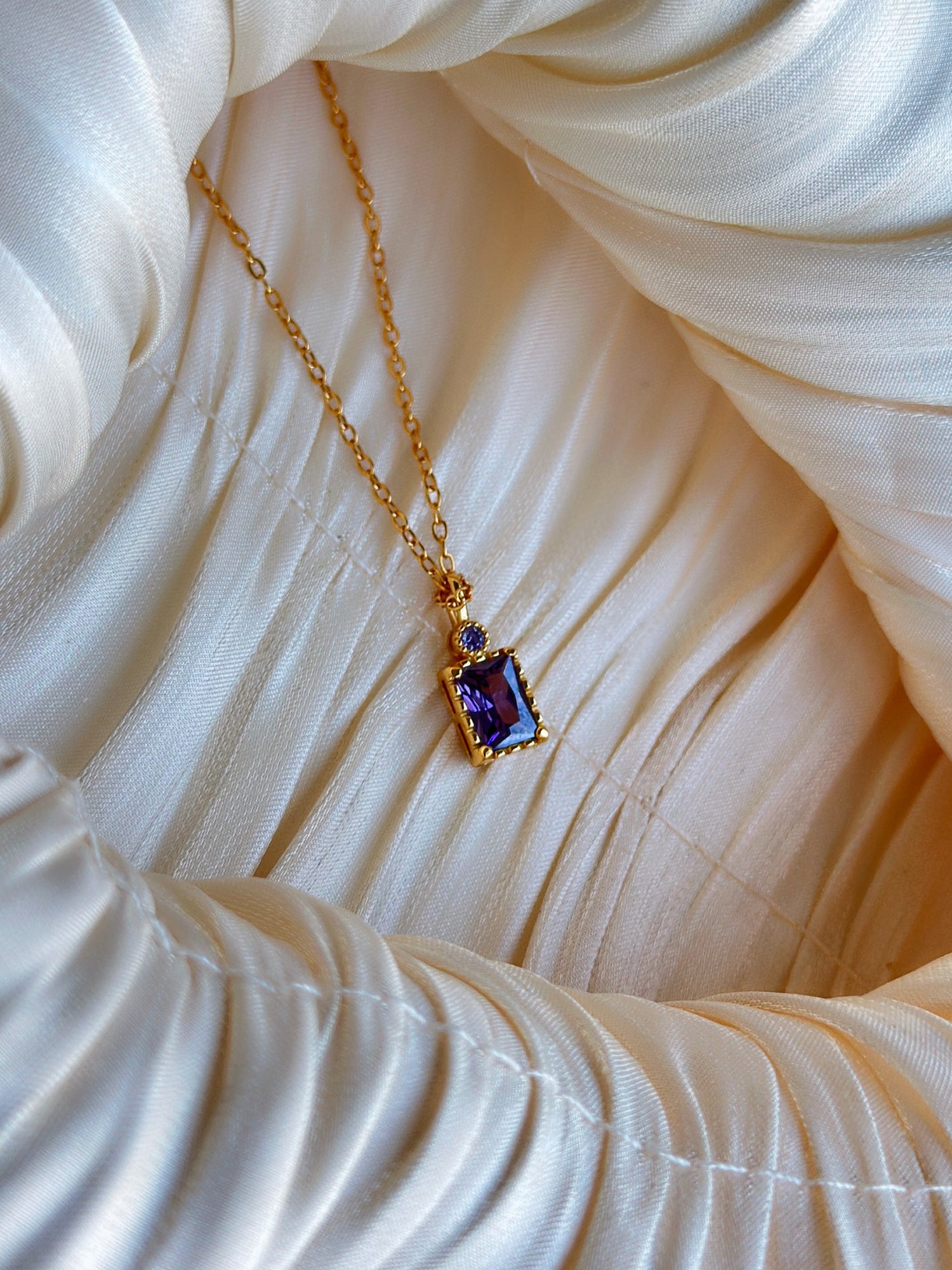 Maude - Necklace (Gold/Purple)