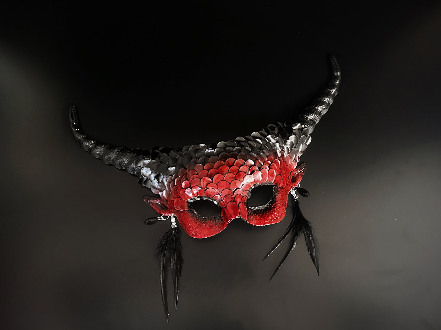 Mythical Horn Mask - Red Black Scales