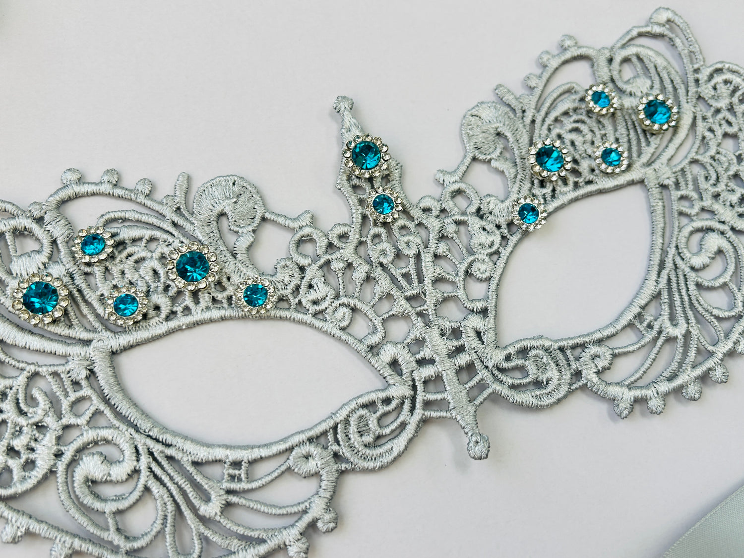 Royale Crystal Mask-Silver Aqua