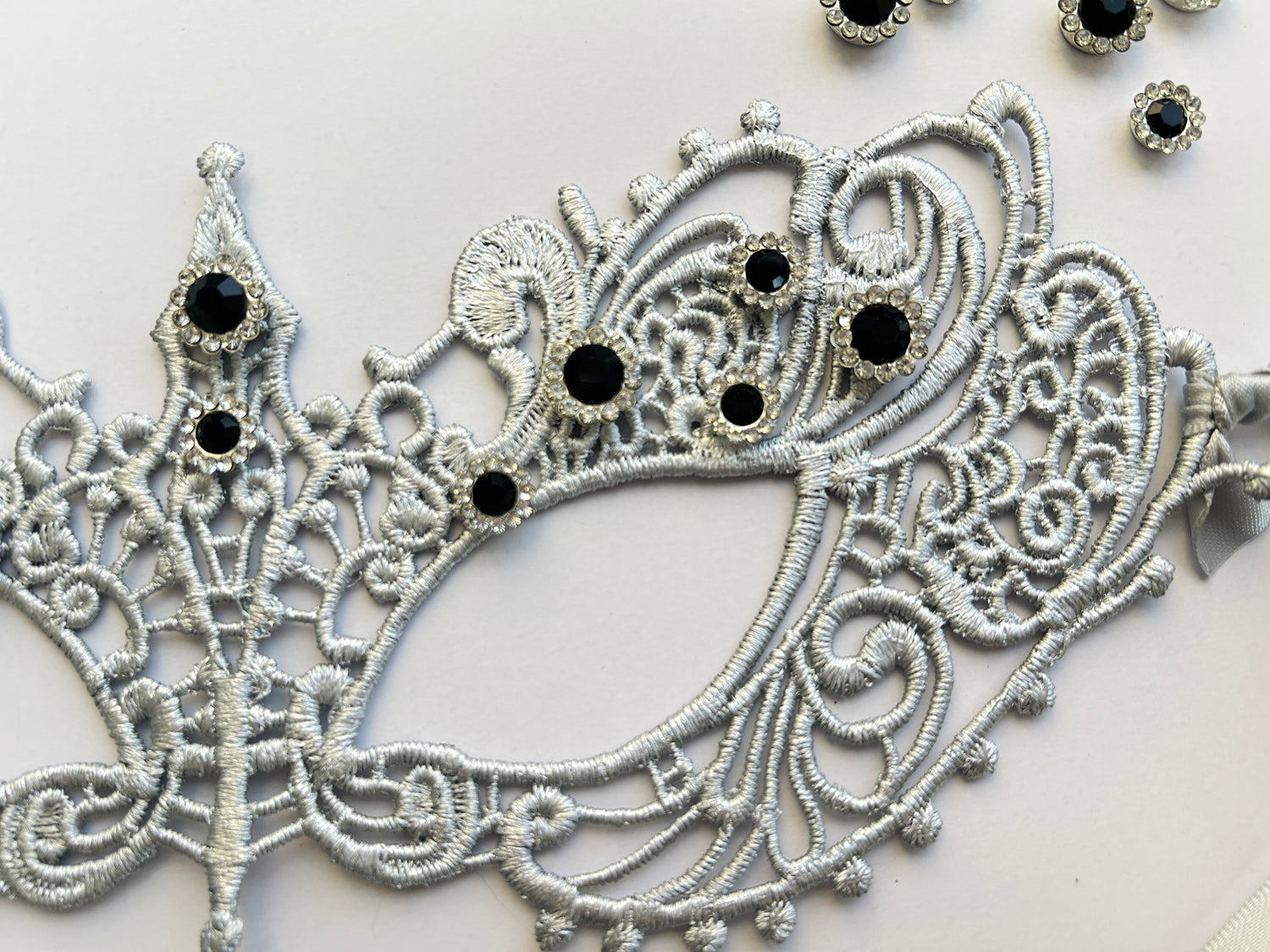 Royale Midnight Mask- Silver black