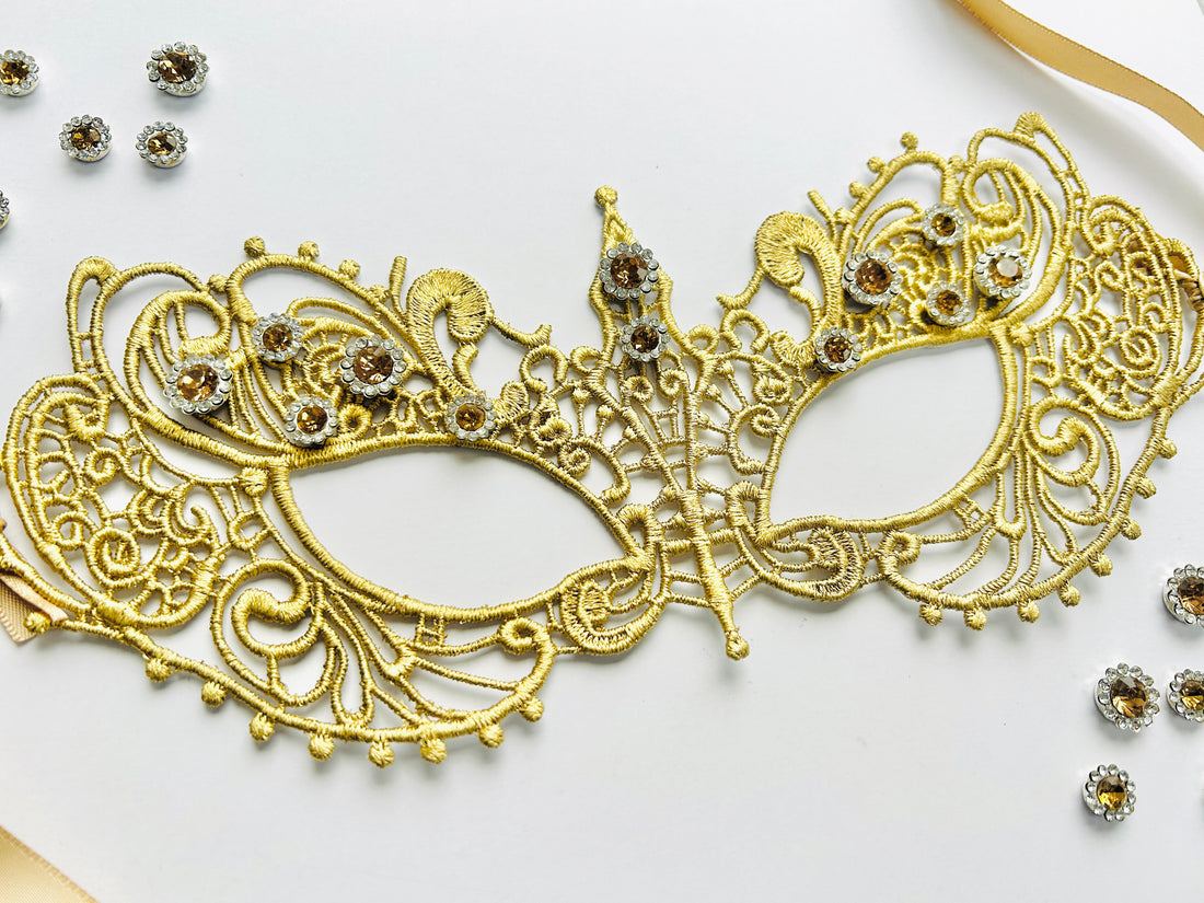 Candlelight Royale Mask - Gold Topaz