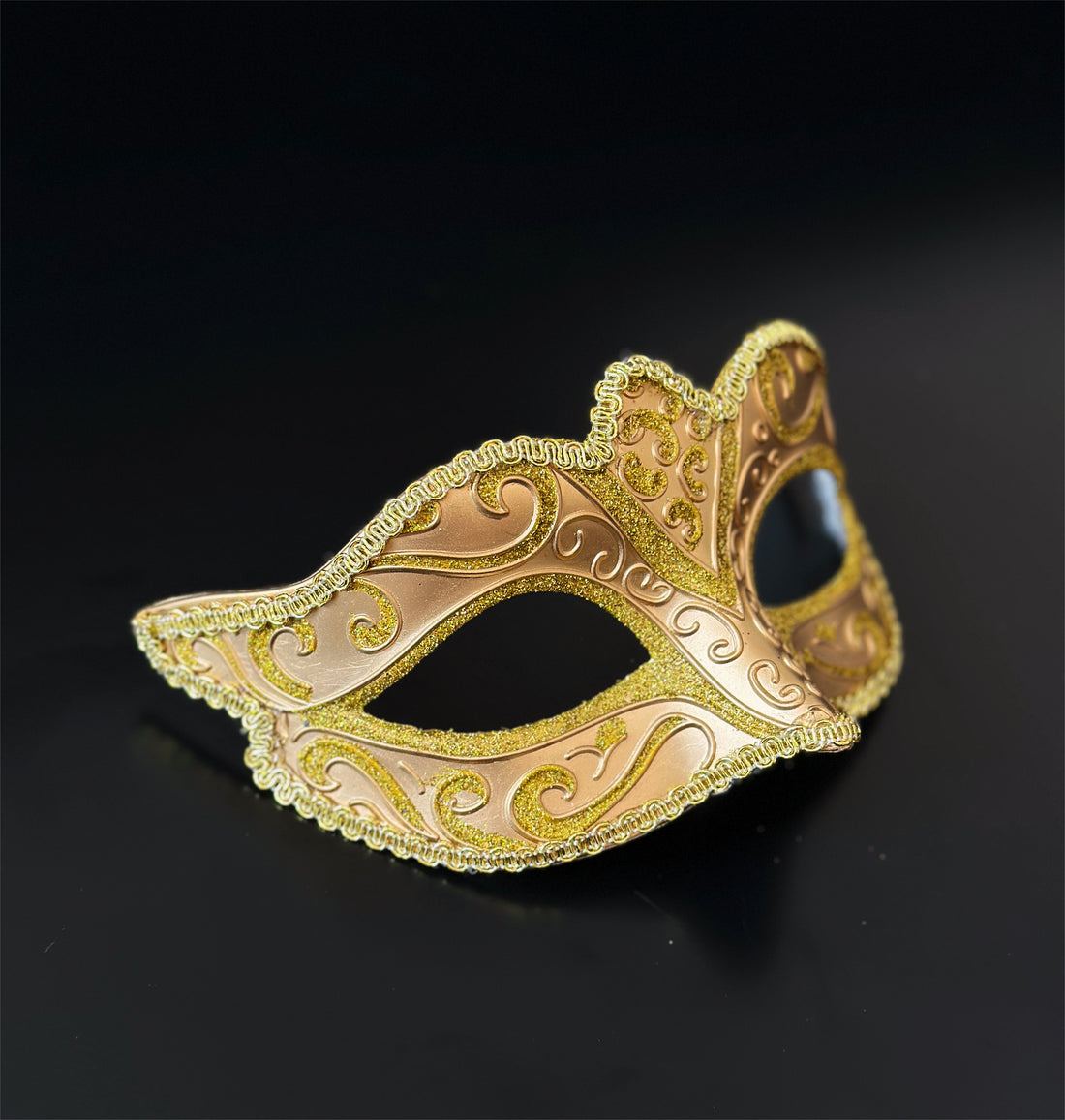 Nocturn Reverie Mask - Gold/Champagne