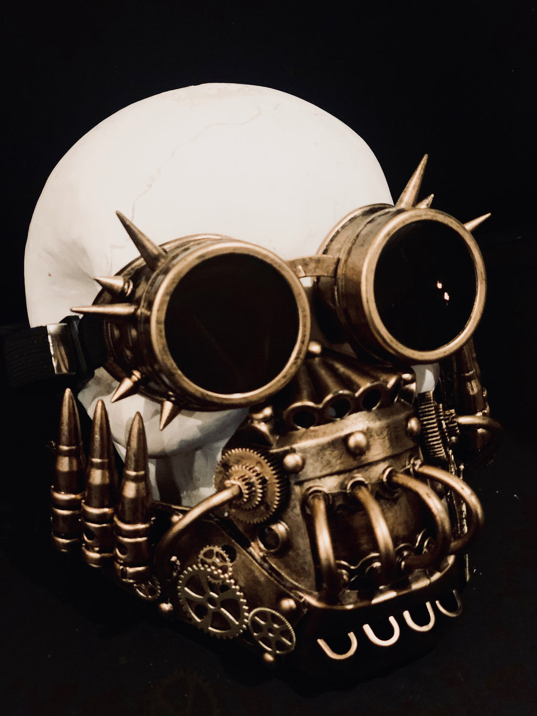 Cosplay Respirator With Spike Goggles - Gold