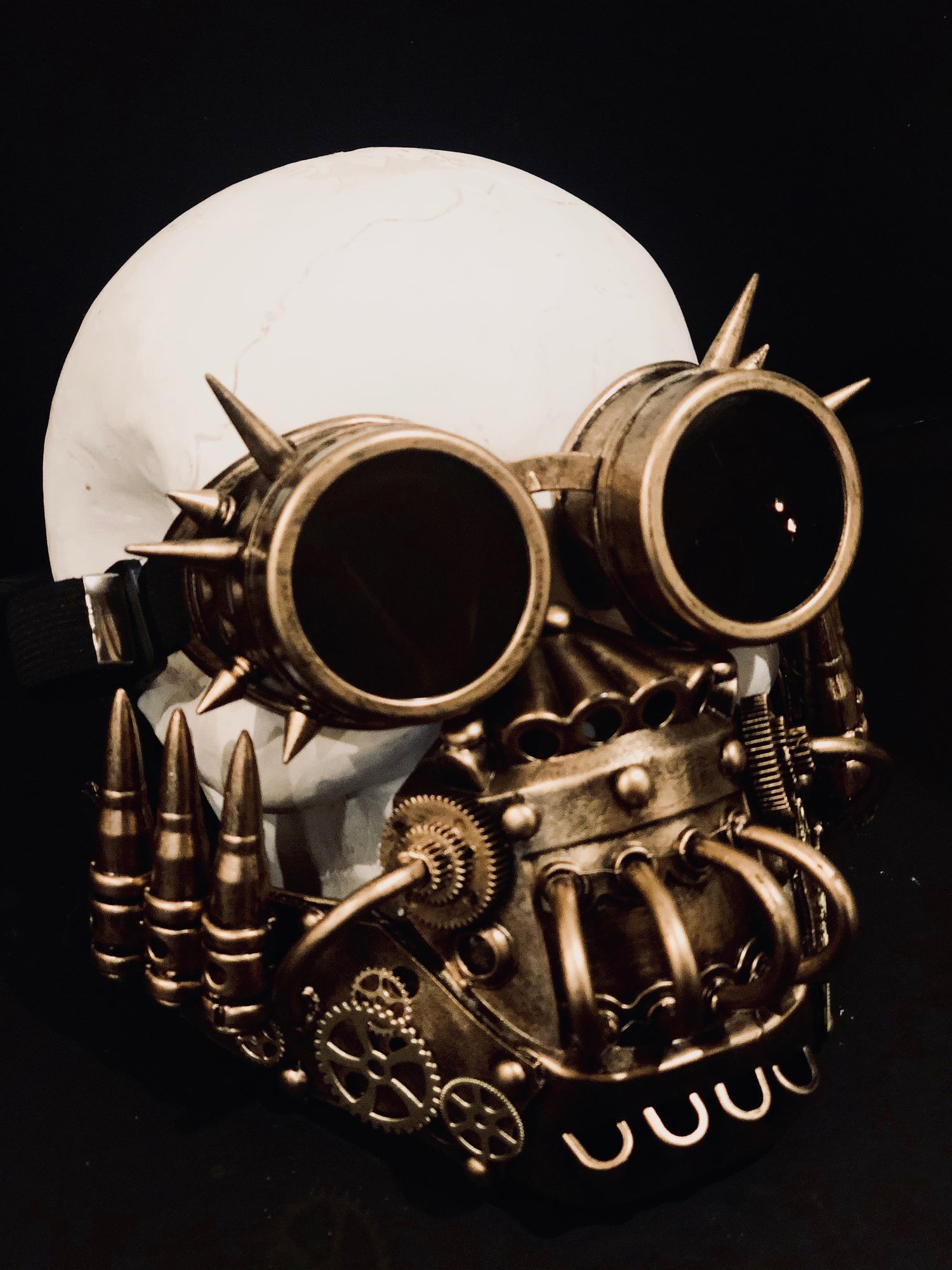 Cosplay Respirator With Spike Goggles - Gold