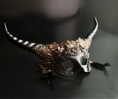 Midnight Ritual Horned Couples - Bronze/Black