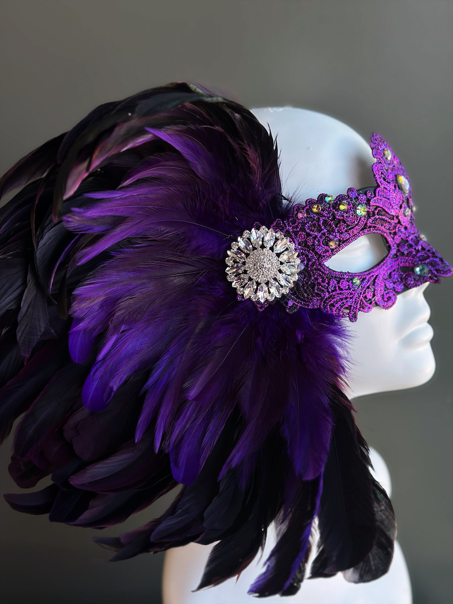 Mystic Feather Mask - Purple/Black