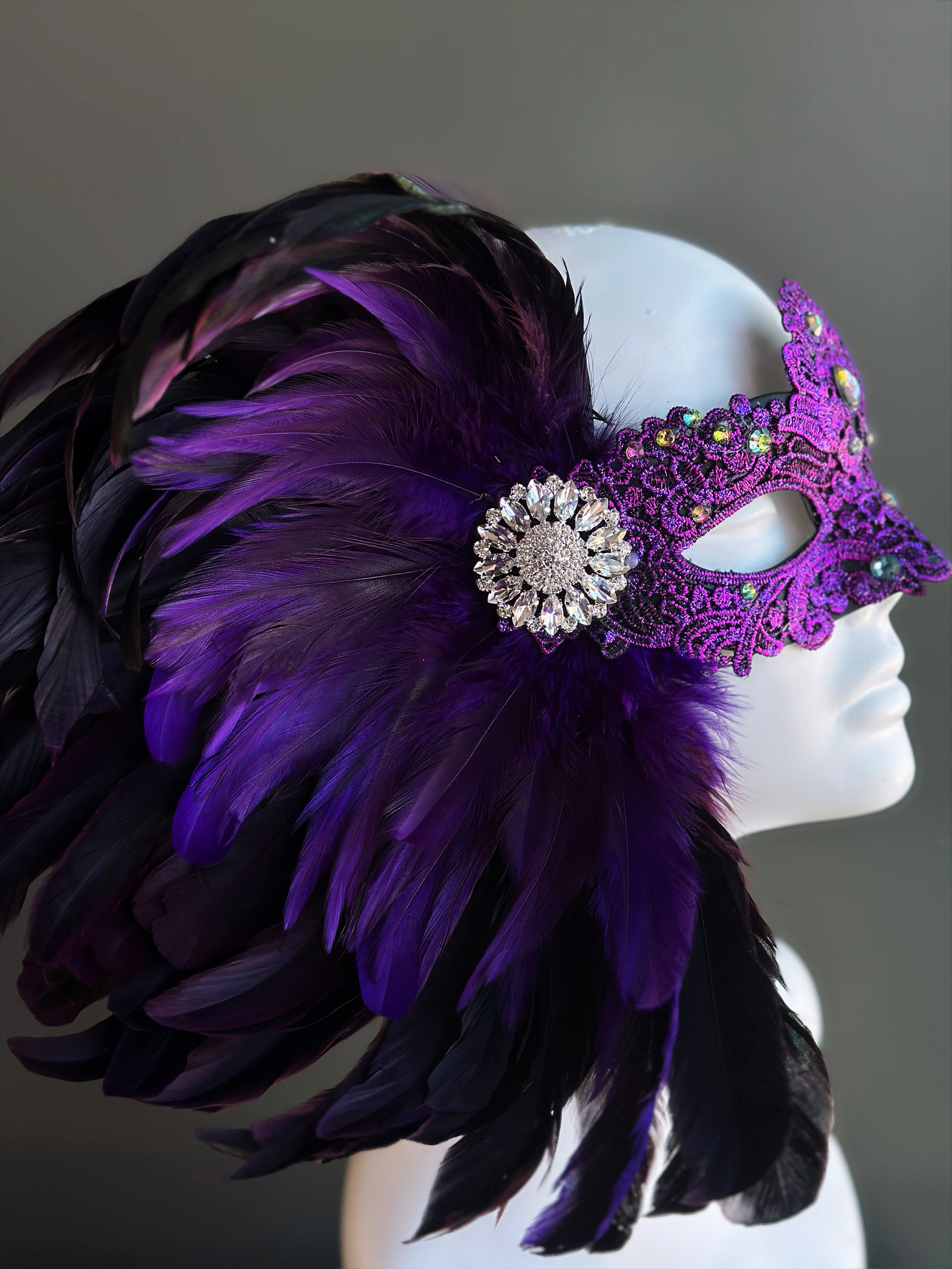 Mystic Feather Mask - Purple/Black