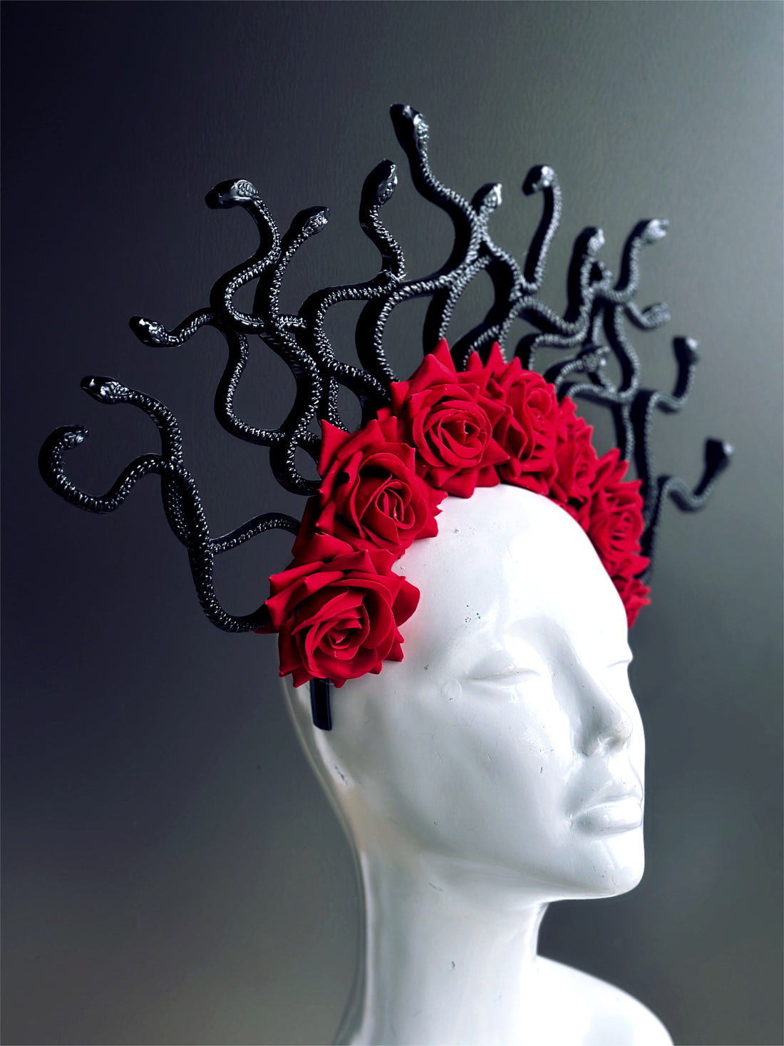 Medusa Snakes With Roses - Red/Black
