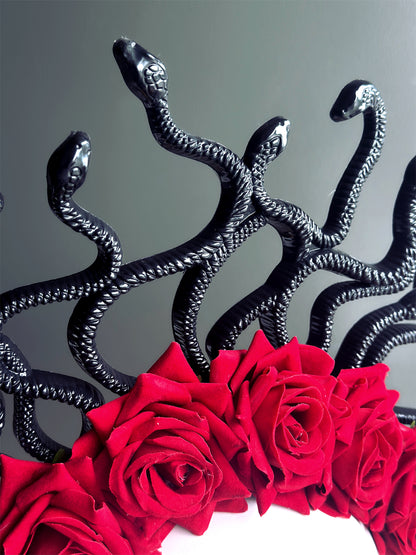 Medusa Snakes With Roses - Red/Black