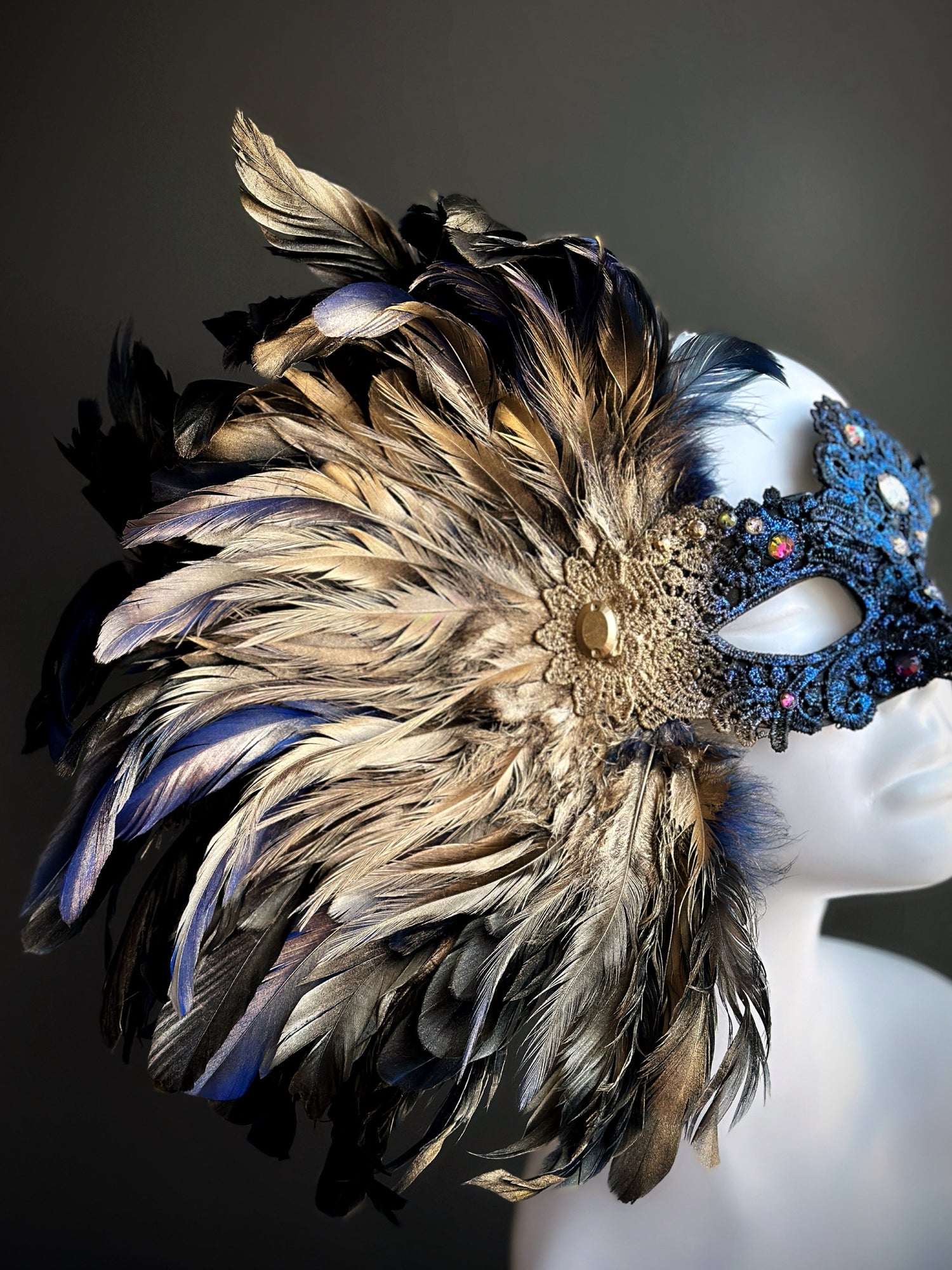 Royal Plume Feather Mask - Blue/Gold