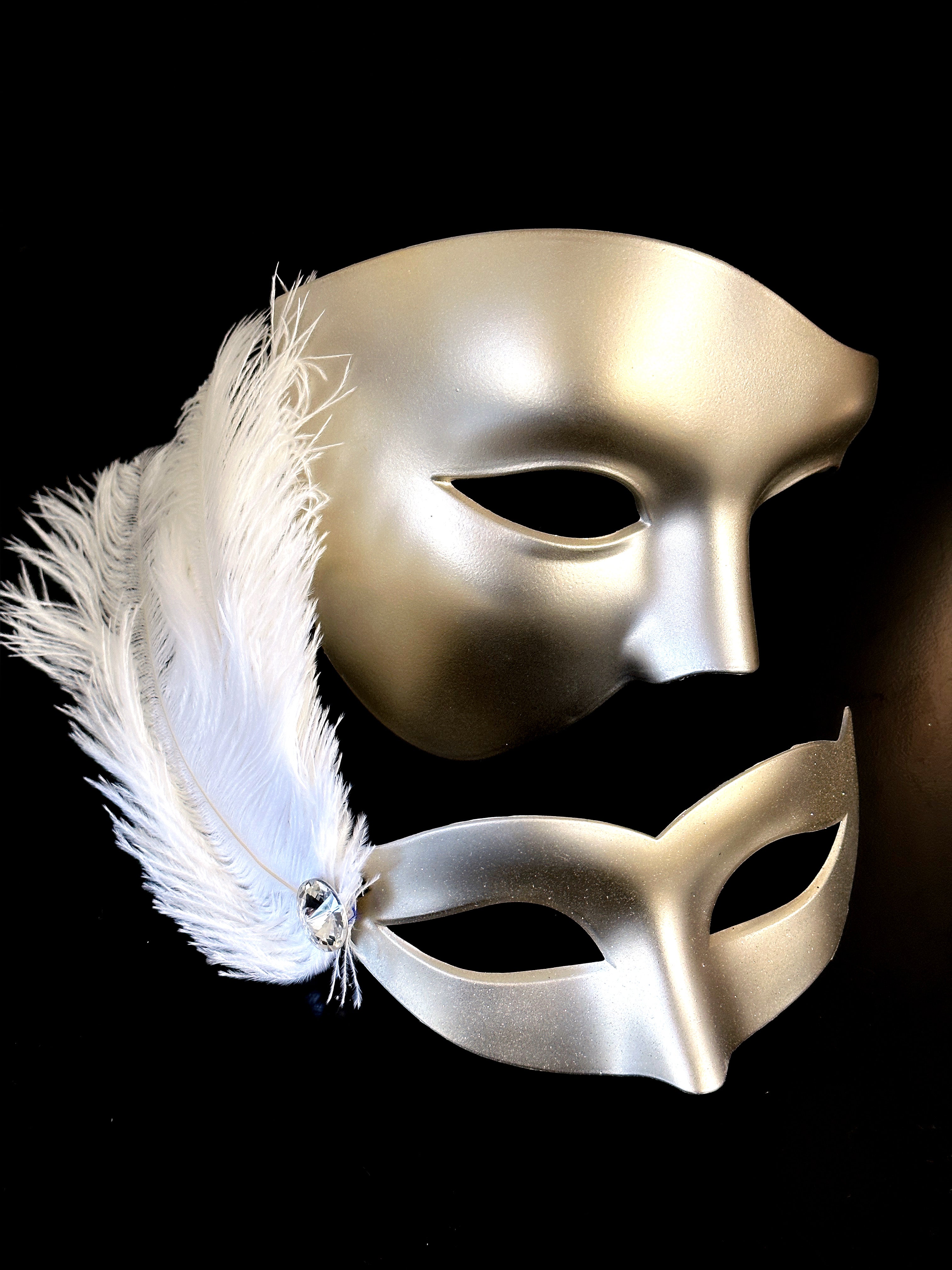 Venetian Masks With Feathers - Champagne