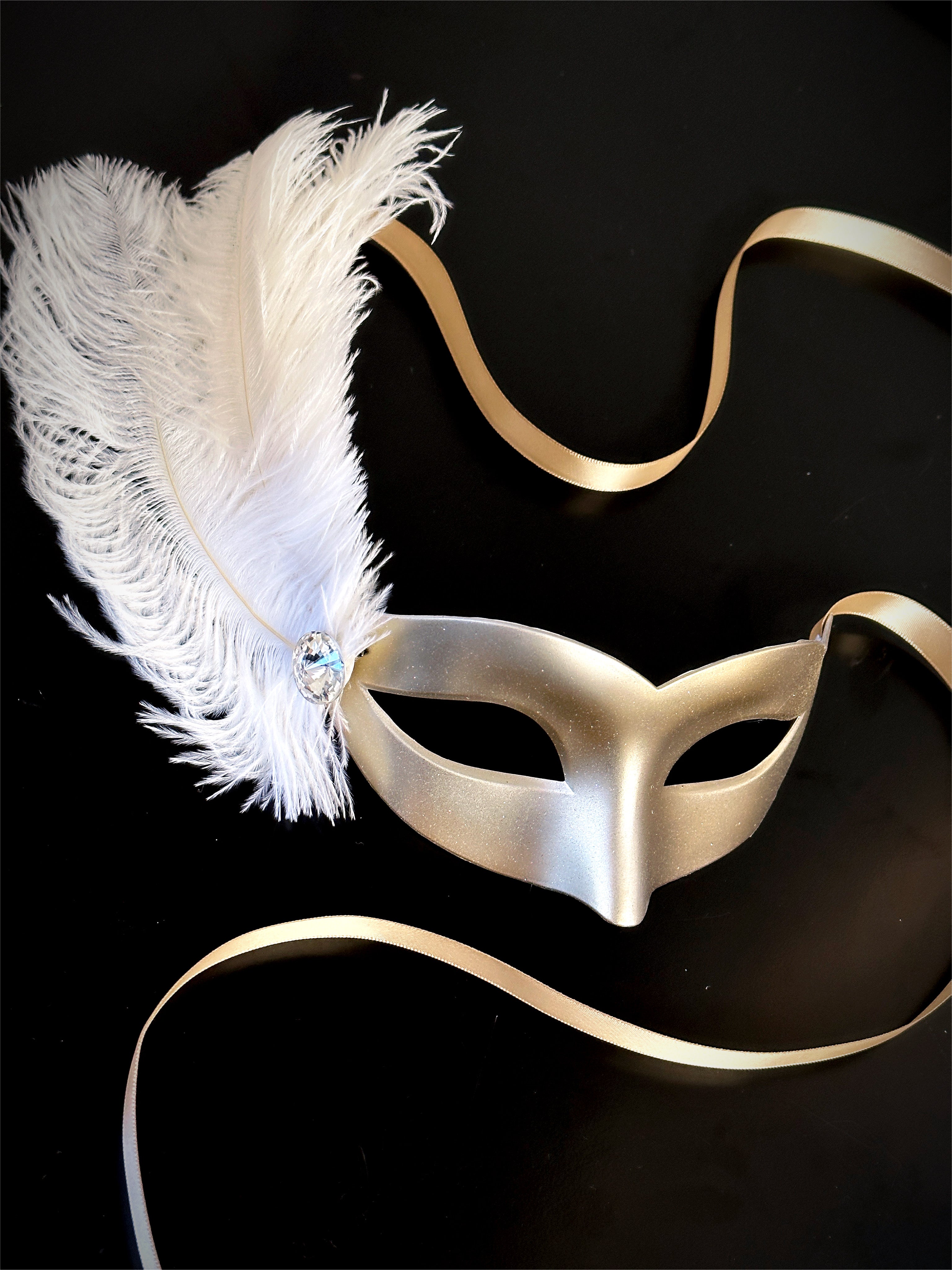 Venetian Masks With Feathers - Champagne