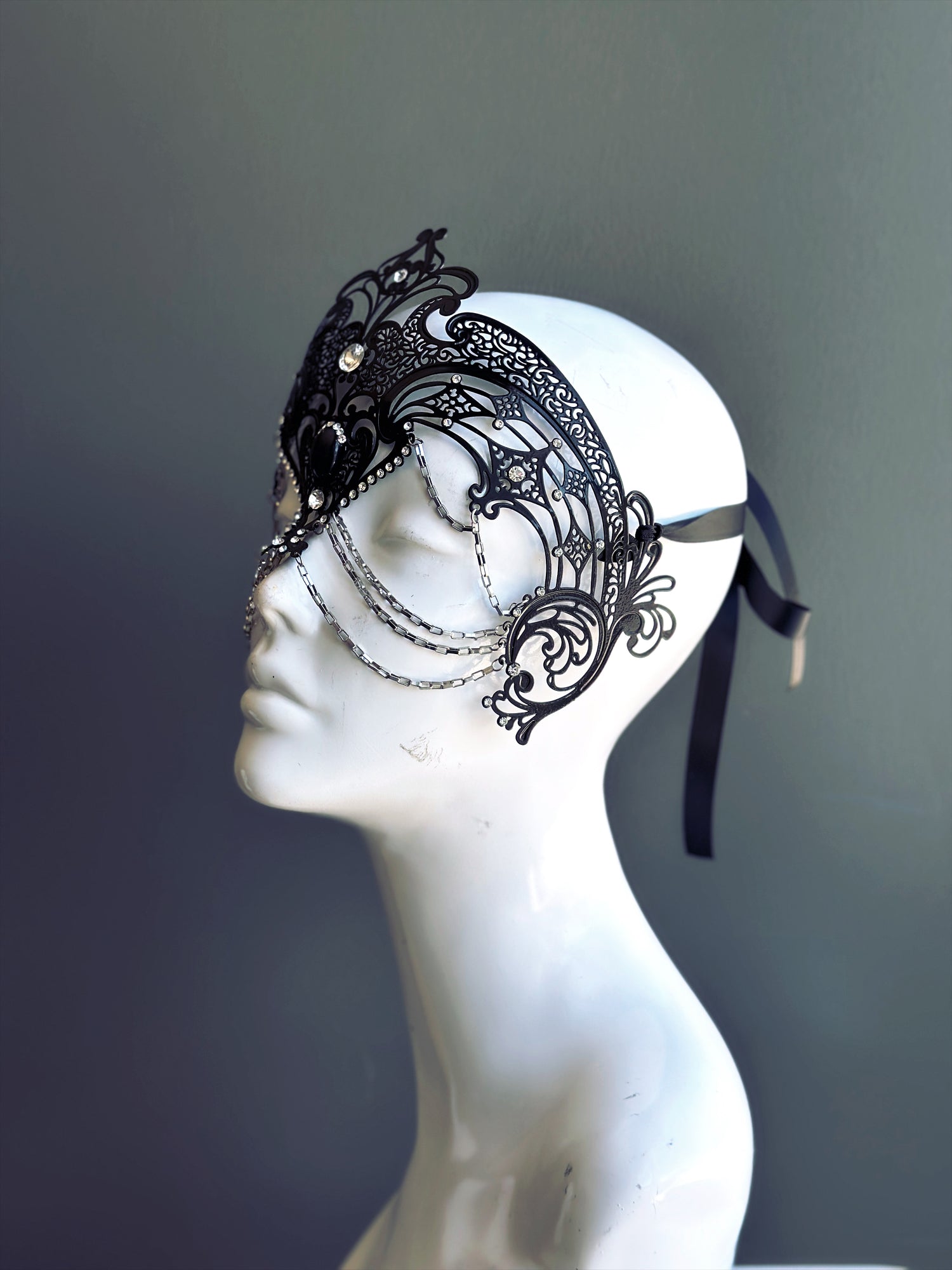 Goddess Chain Mask - Black