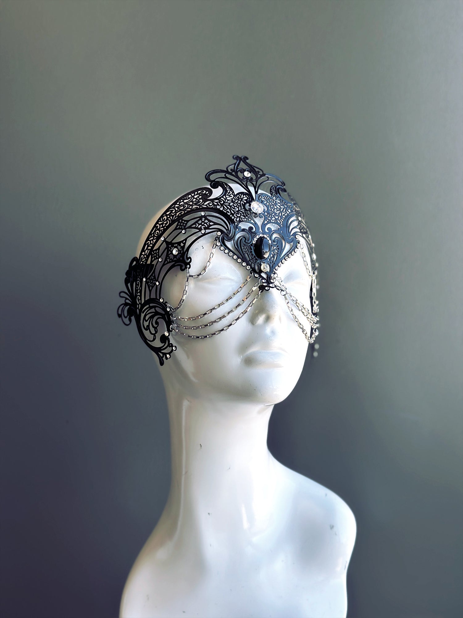 Goddess Chain Mask - Black