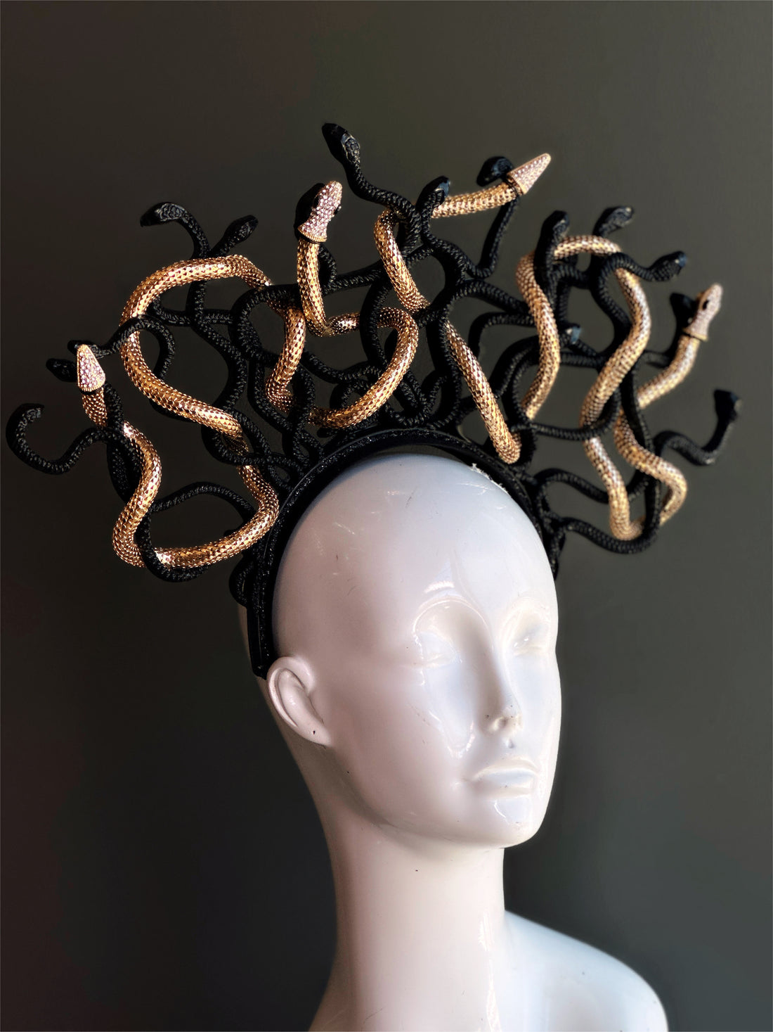 Medusa Snakes - Gold/Black