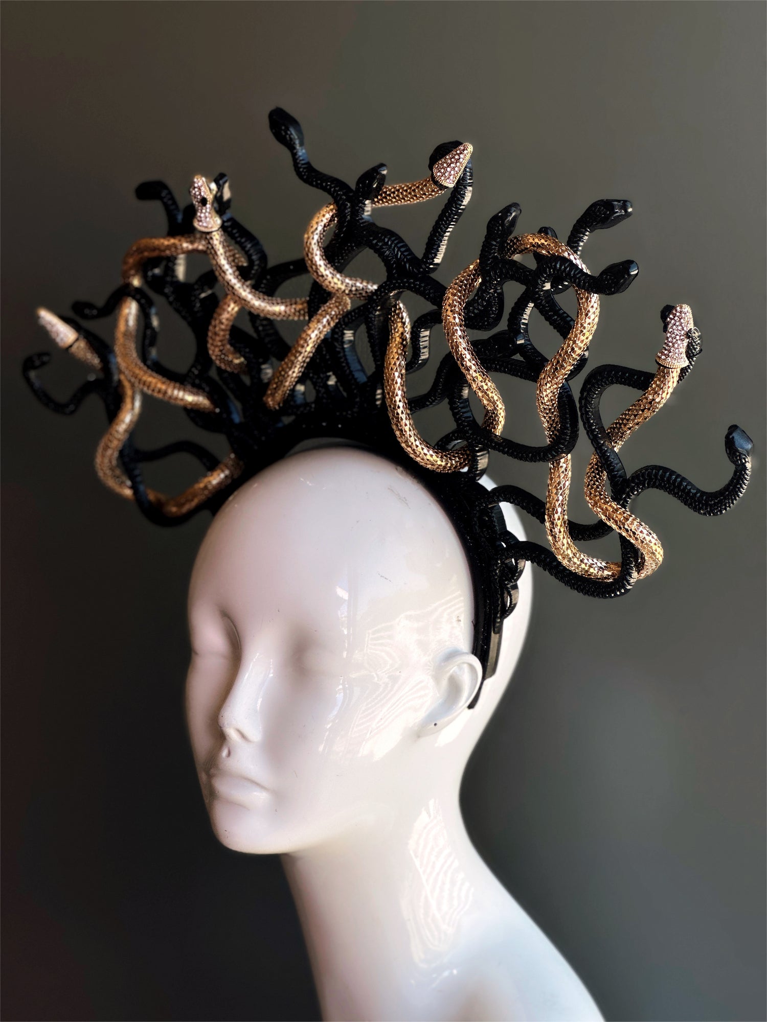 Medusa Snakes - Gold/Black