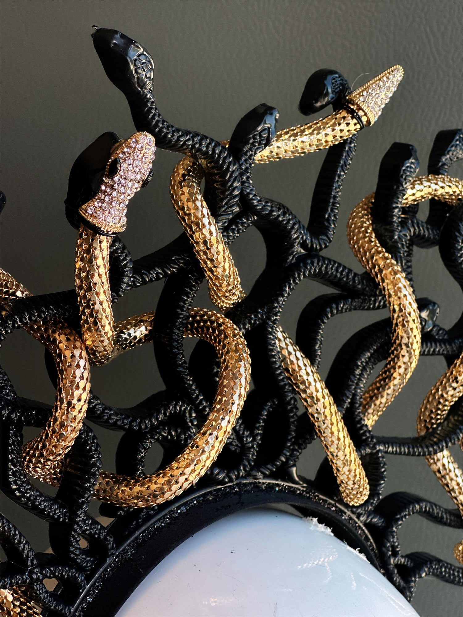 Medusa Snakes - Gold/Black