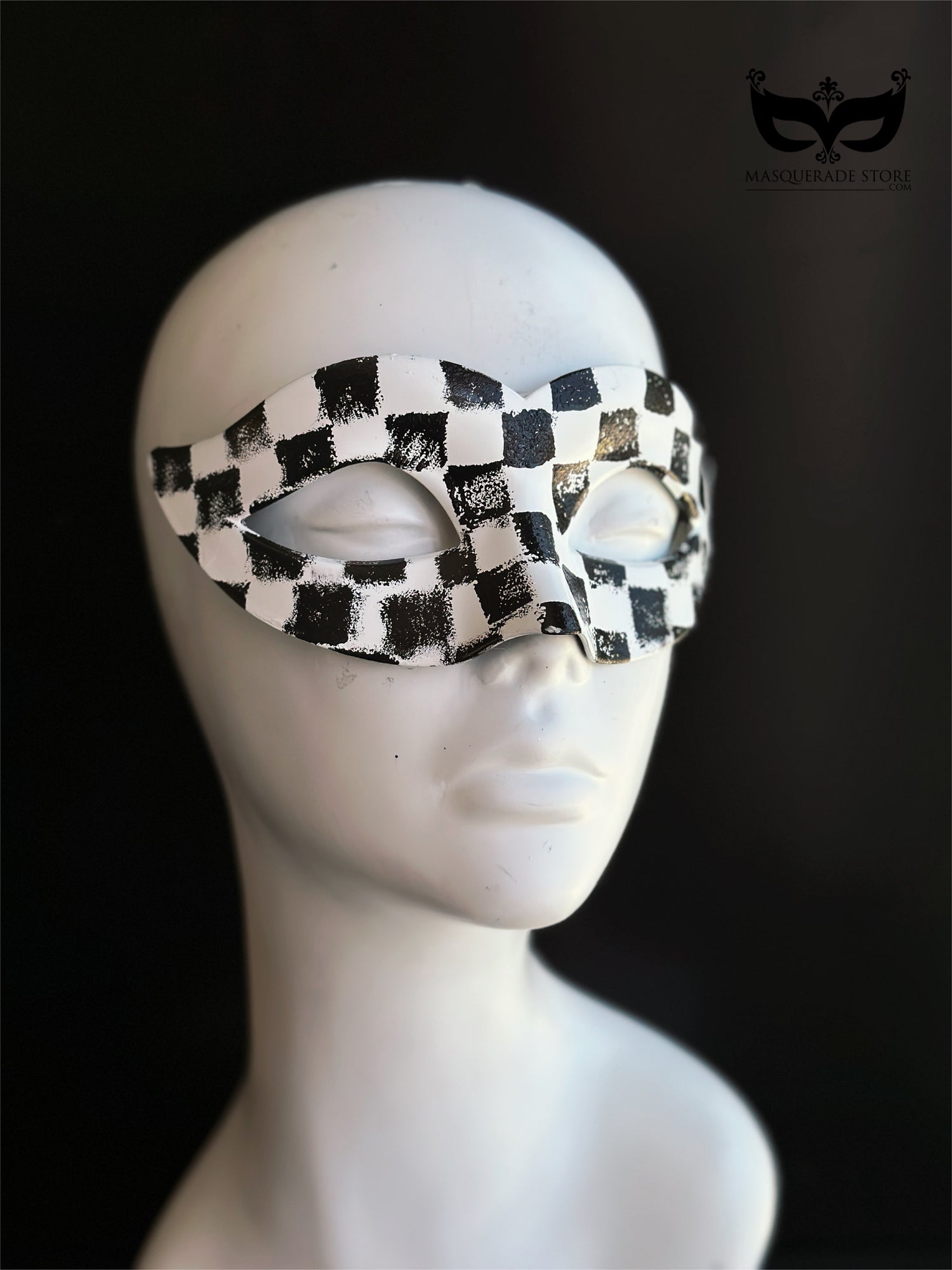 Checkmate Whisper – Black &amp; White Mask