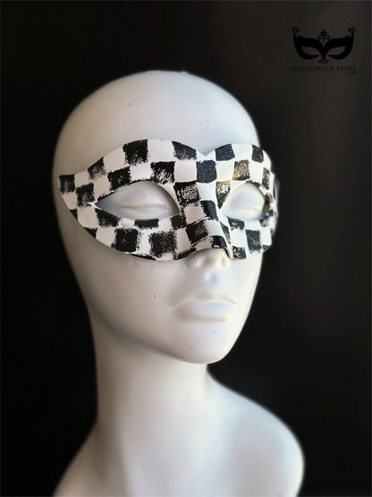 Checkmate Whisper – Black &amp; White Mask
