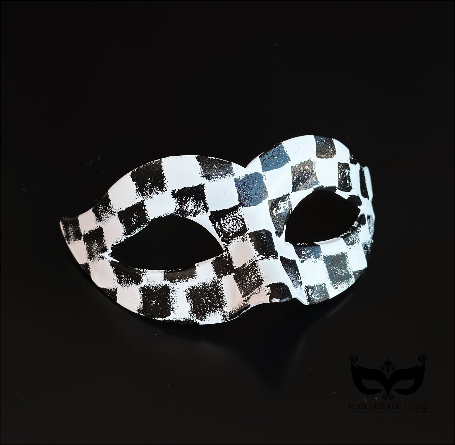 Checkmate Whisper – Black &amp; White Mask