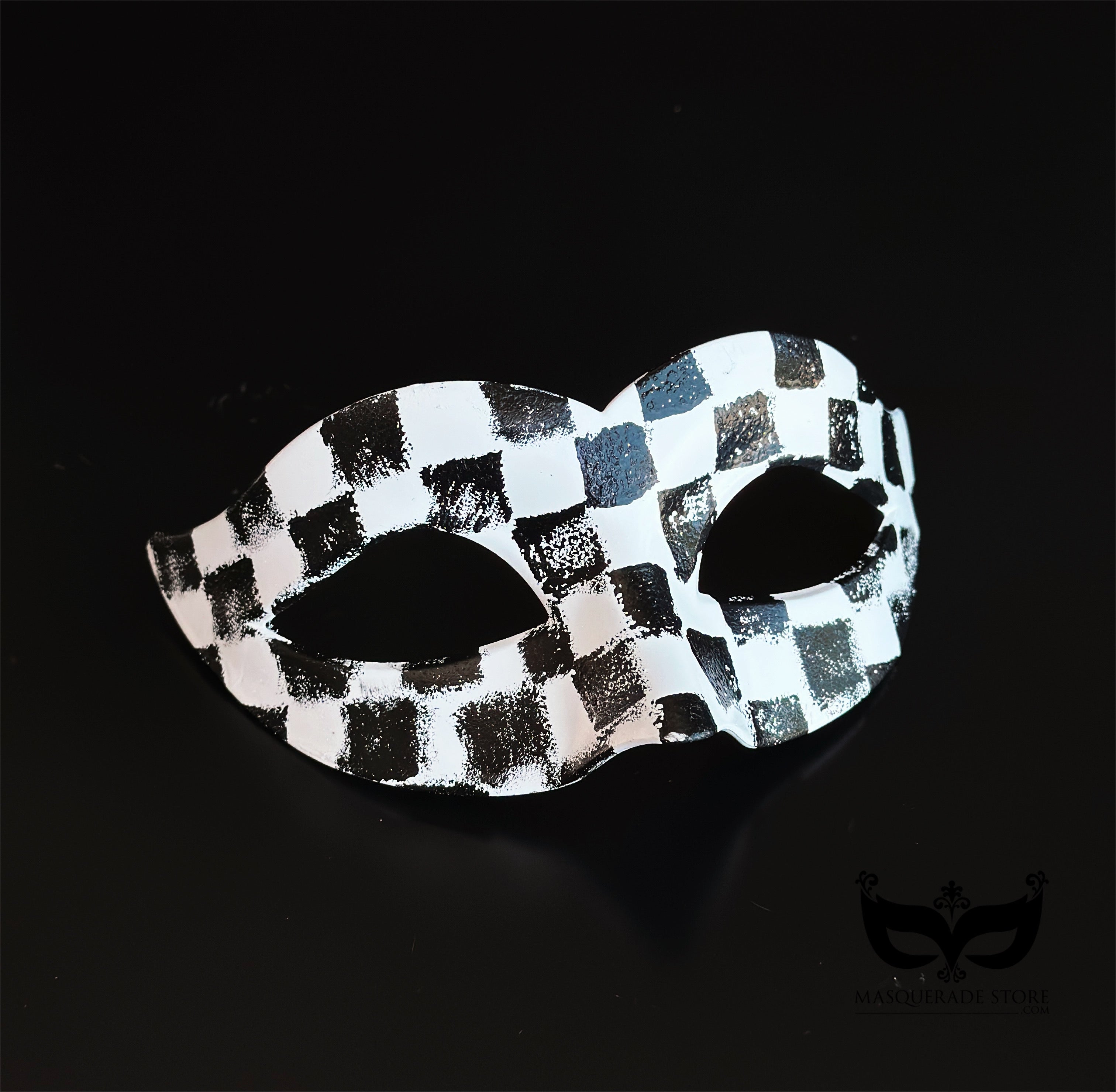Checkmate Whisper – Black &amp; White Mask