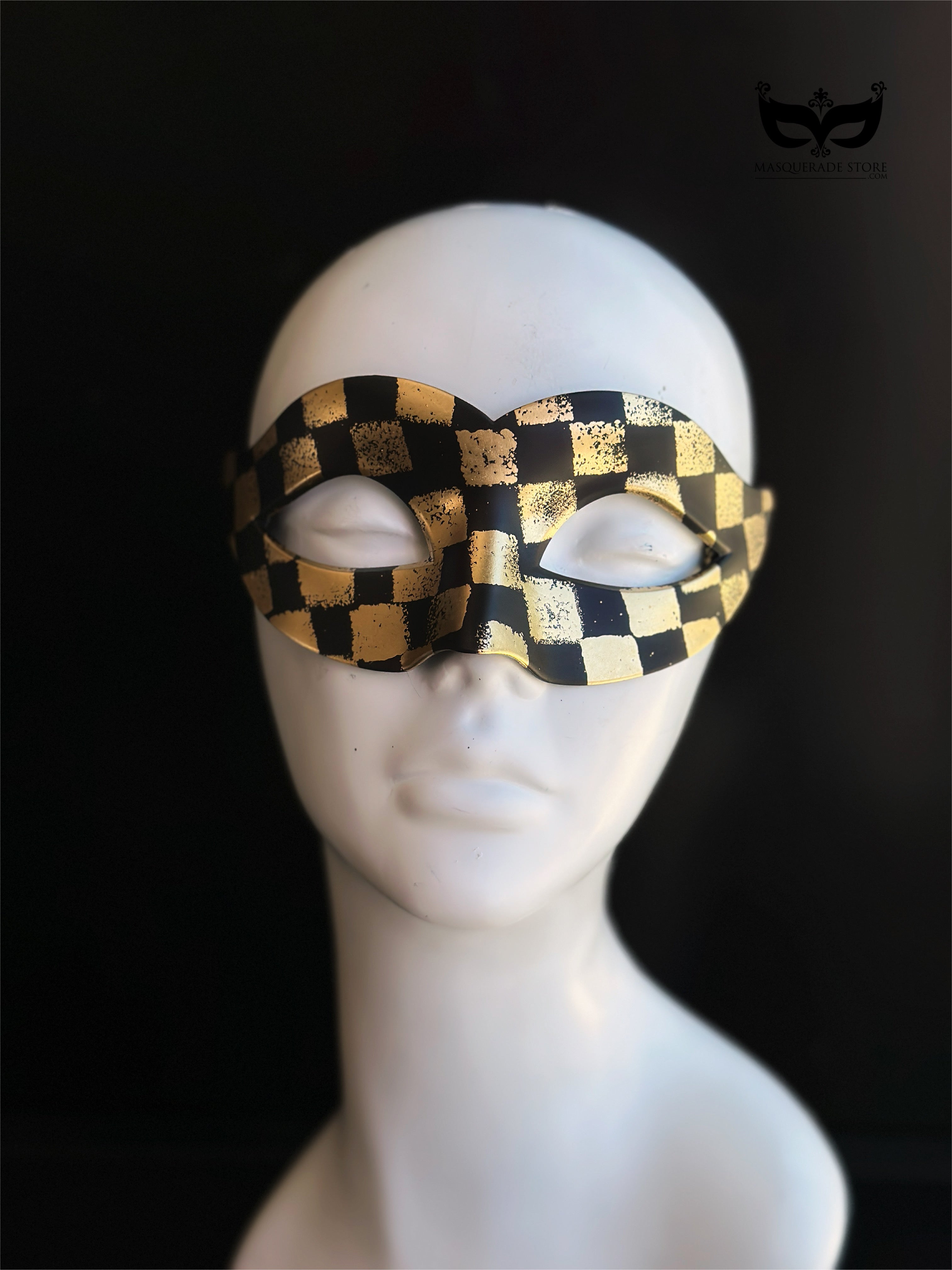 Gilded Checkmate – Black &amp; Gold Mask