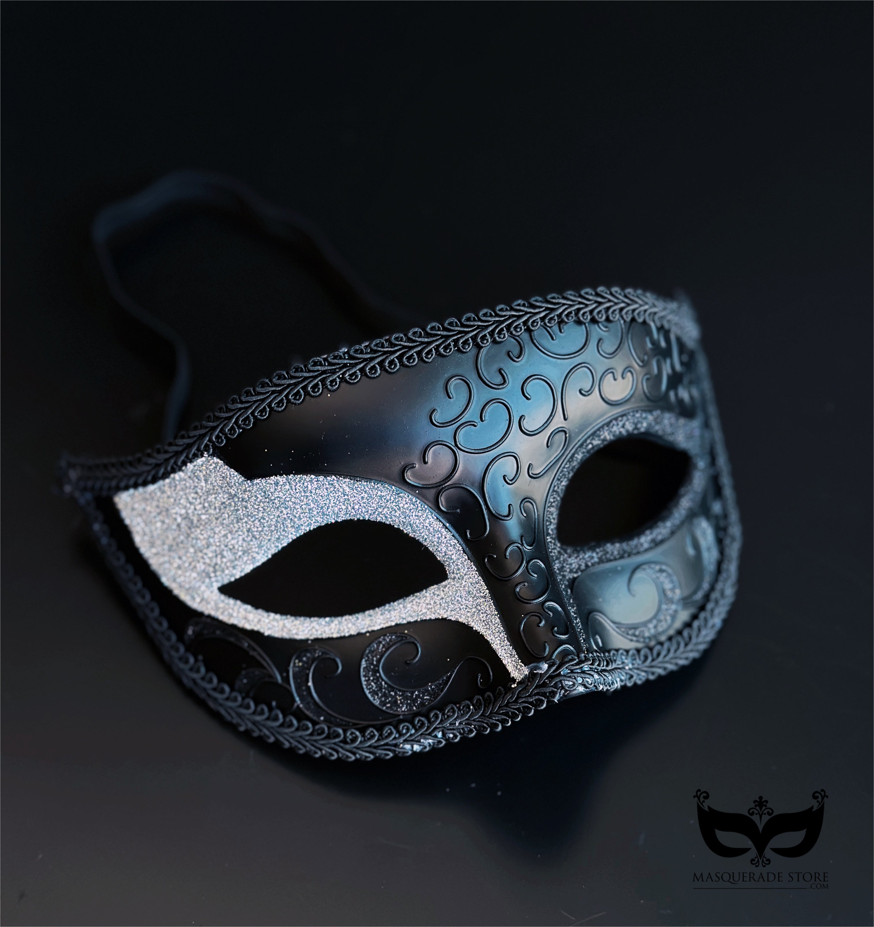 Silver Glitter Nocturne – Black Mask