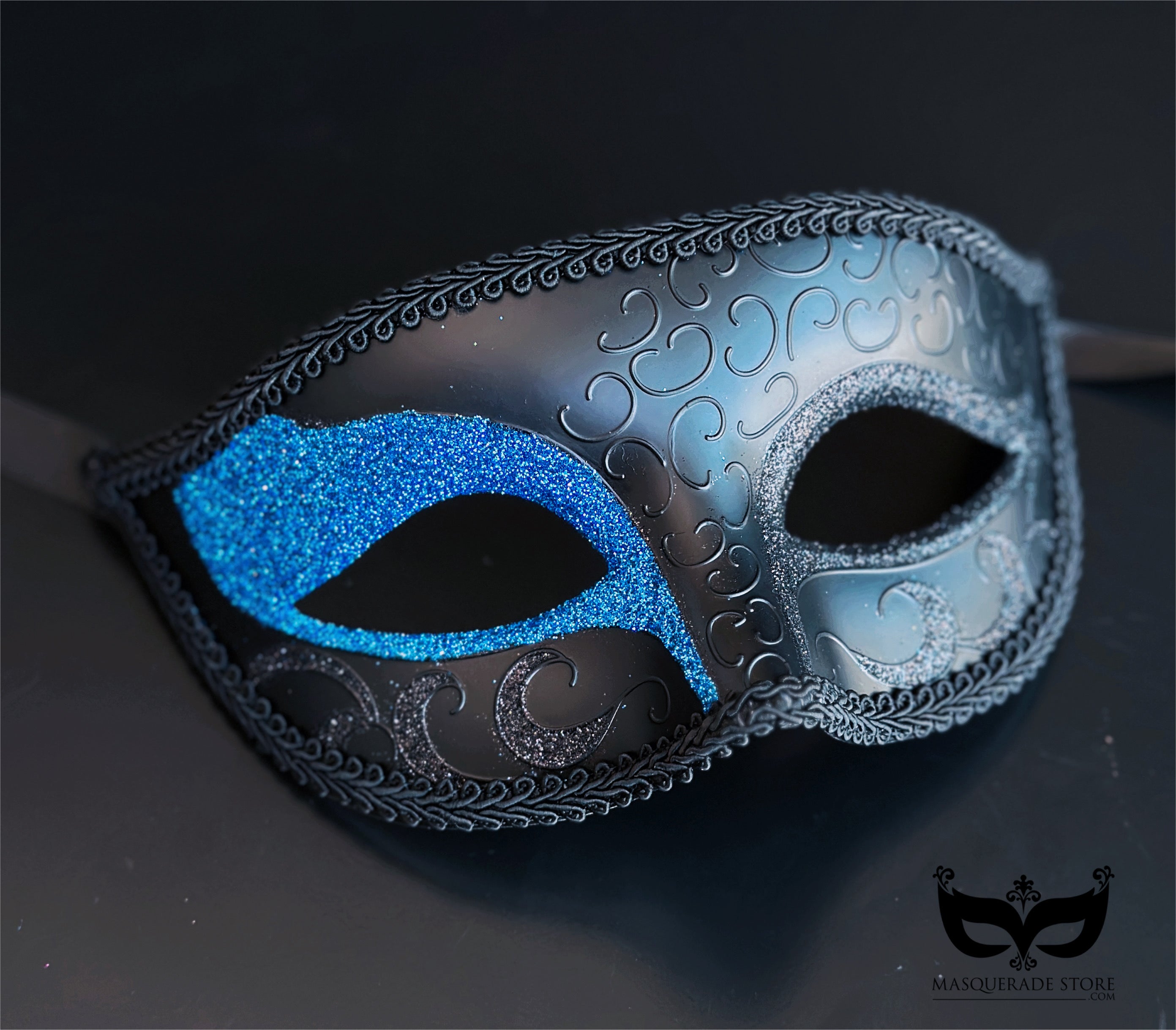 Sapphire Glitter Nocturne – Black Mask