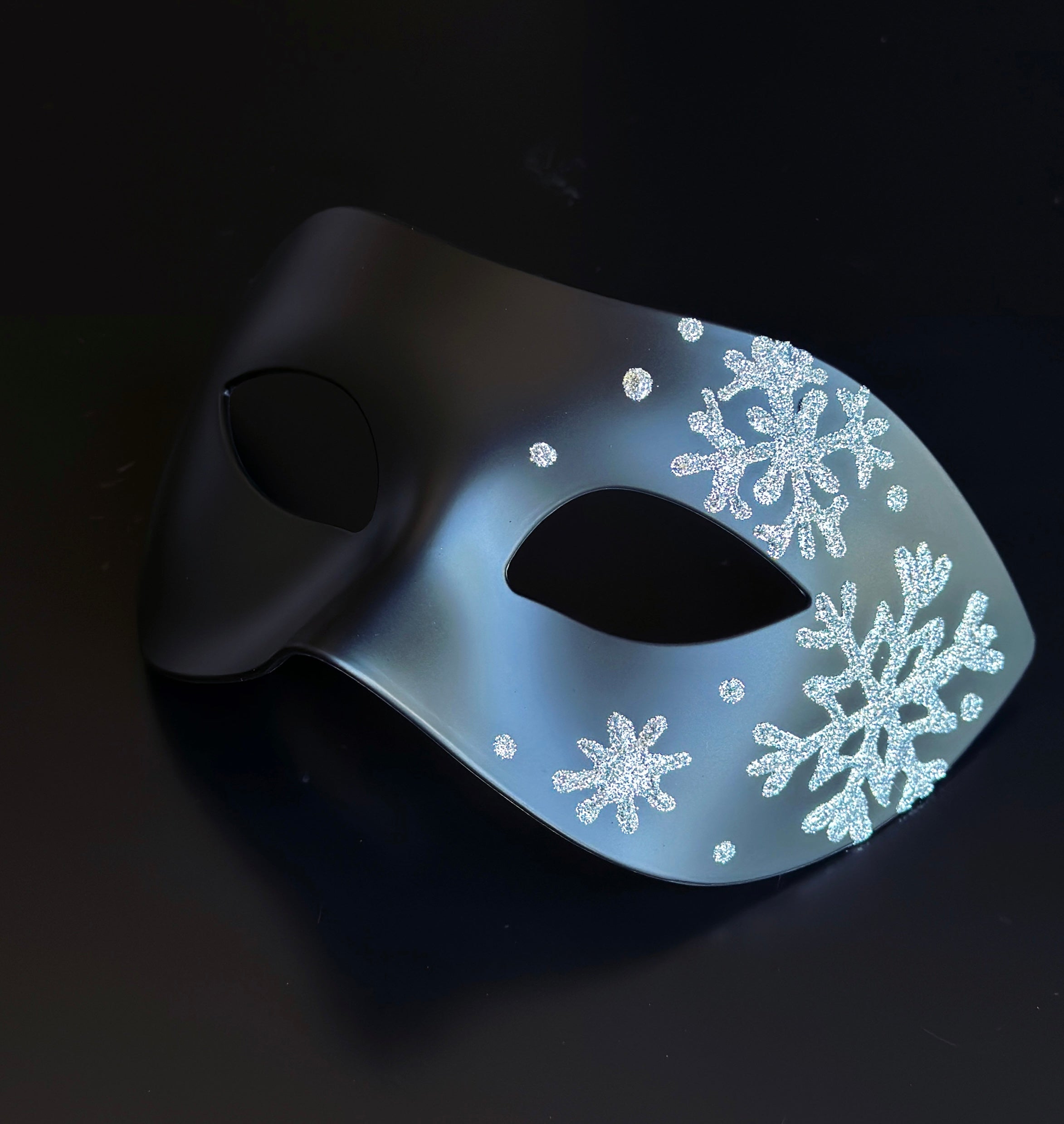Frostveil Phantom Men Mask- Black