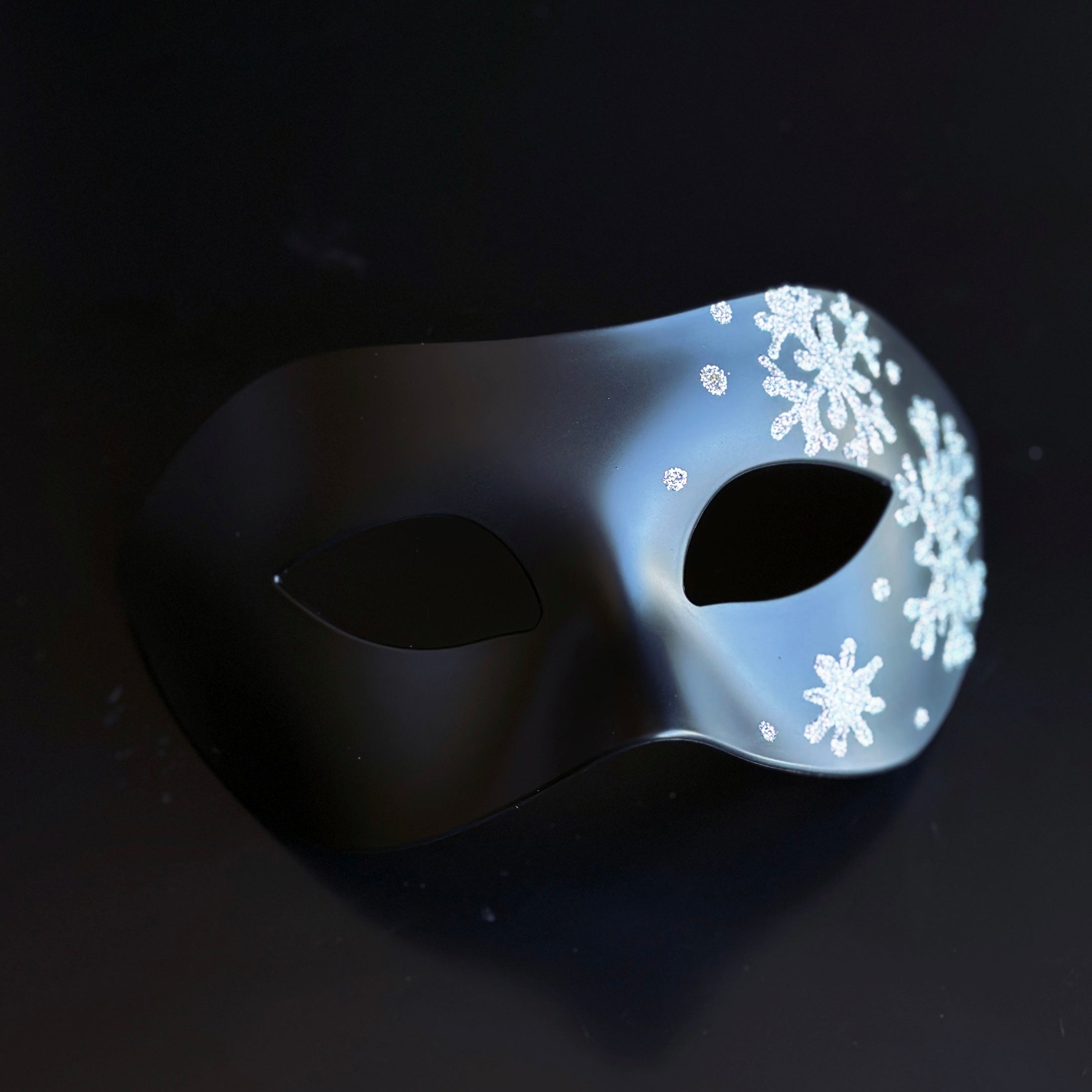 Frostveil Phantom Men Mask- Black