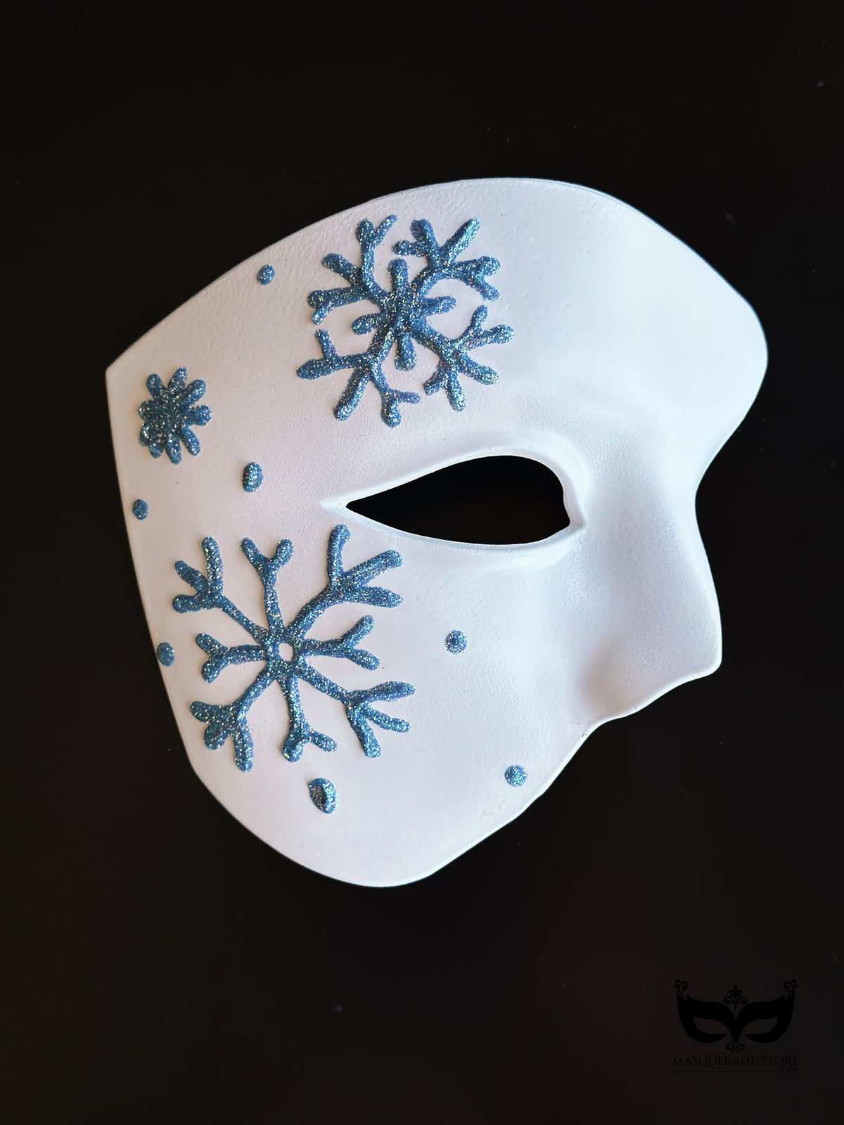 Frostveil Phantom Men Mask – Snowflake Winter