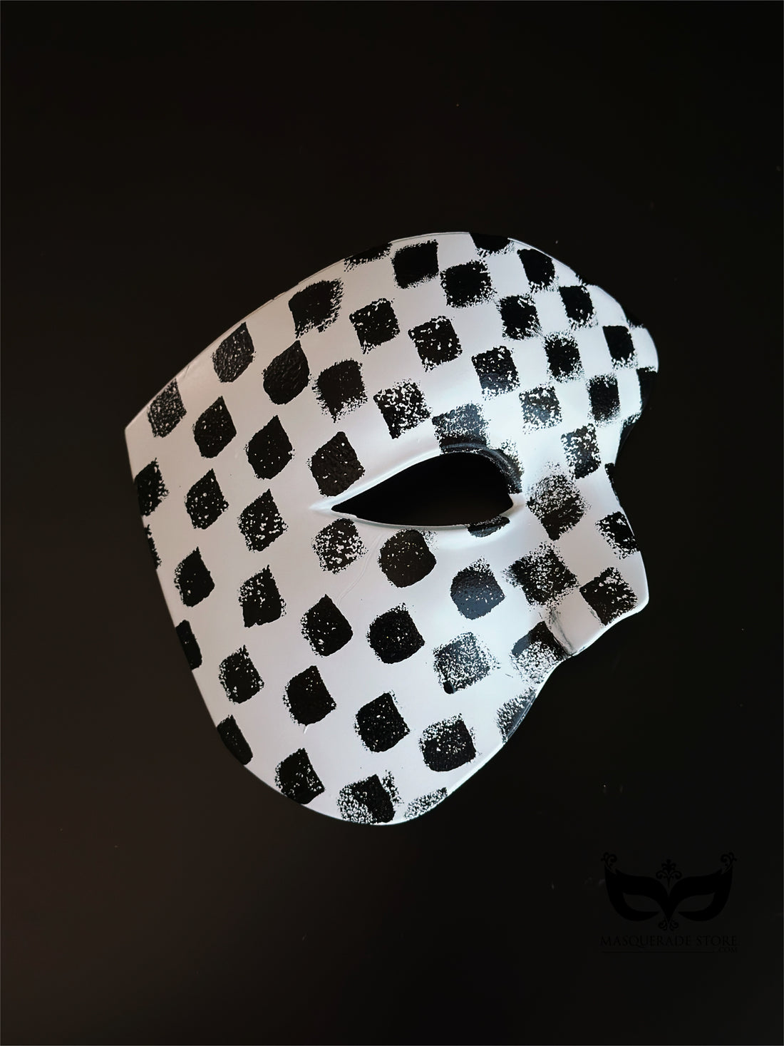Checkmate Phantom – Black &amp; White Half Mask