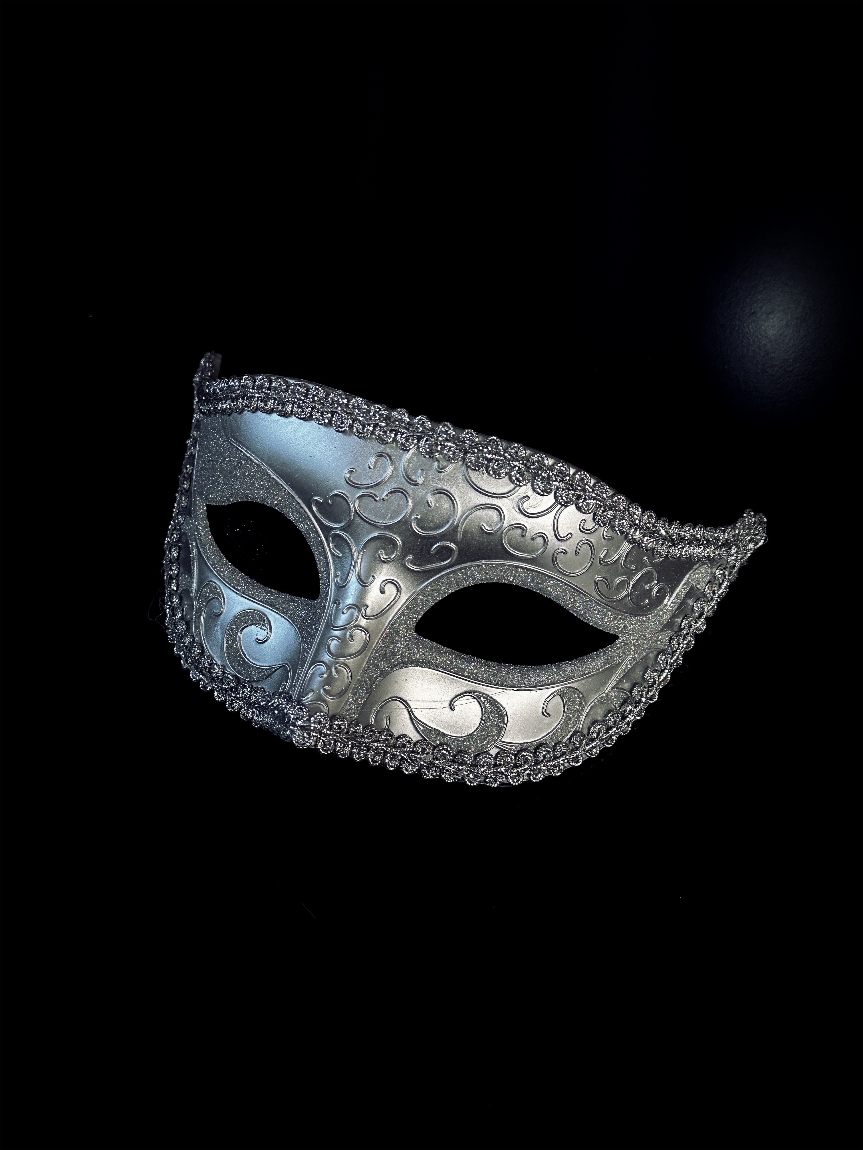Mens Venetian masquerade mask in silver with silver glitter.