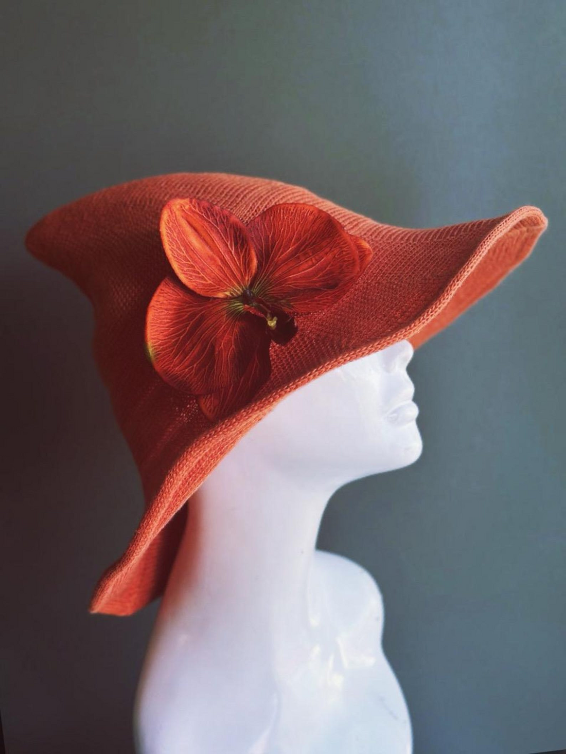 Orange witch hat with red flower accent, perfect for autumn festivals, cosplay, or Halloween costumes.