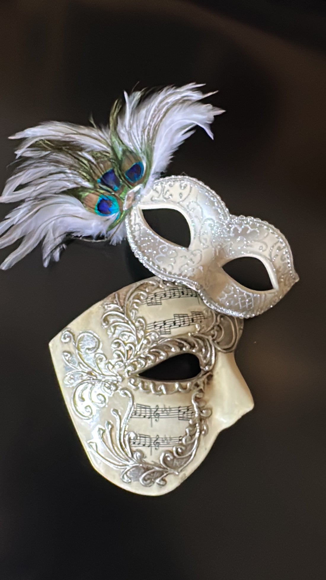 Elegant white and ivory masquerade couple&
