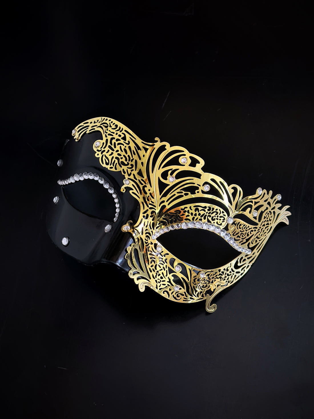 Elegant Rhinestone Mask - Gold/Black