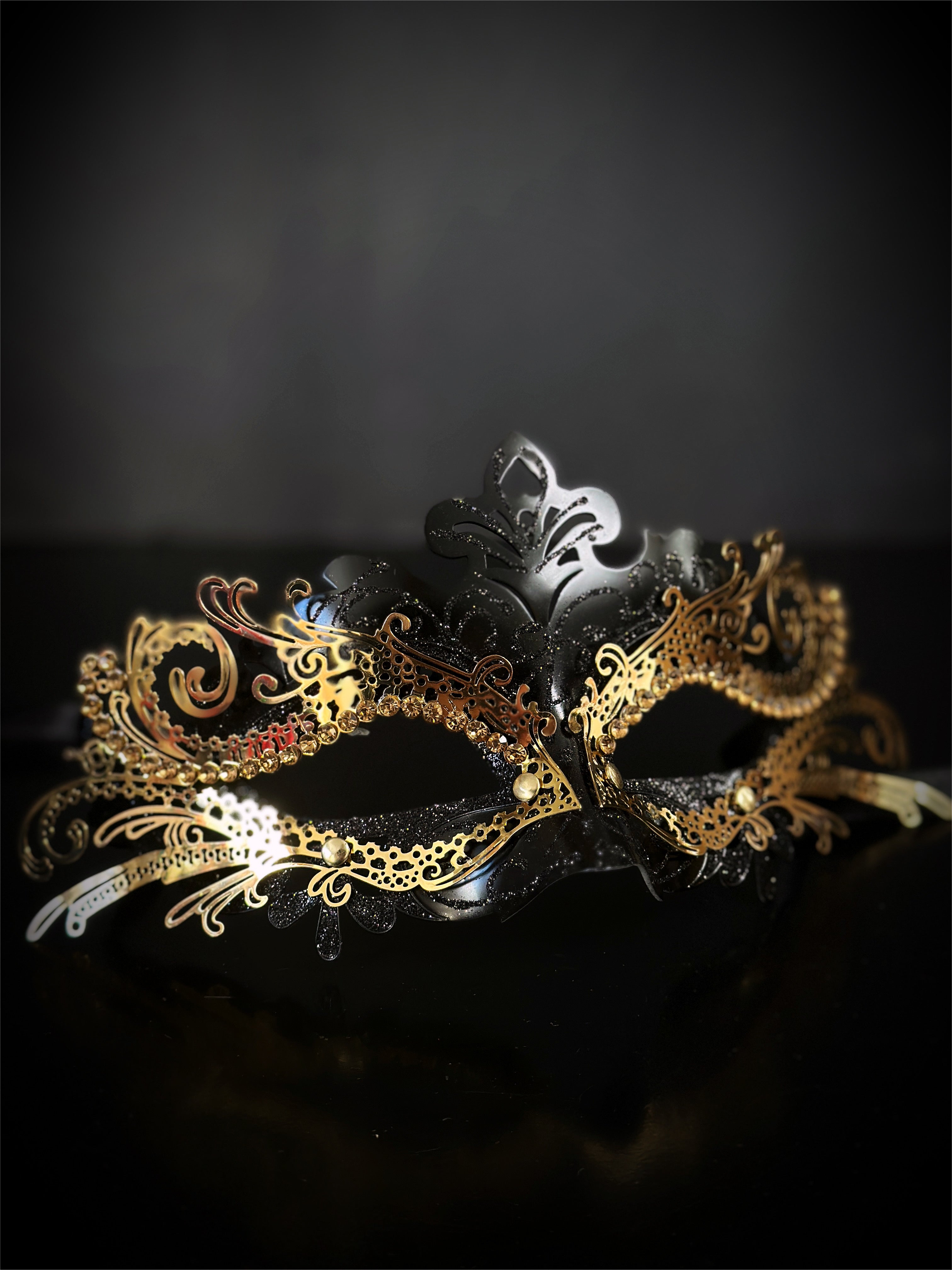 Masqueraida Woman Masquerade Mask Gold at Mary Mckeehan blog