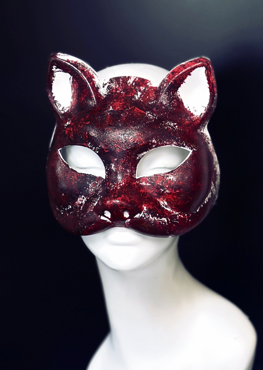 Gatto cat masquerade mask in white with red bloody marks.