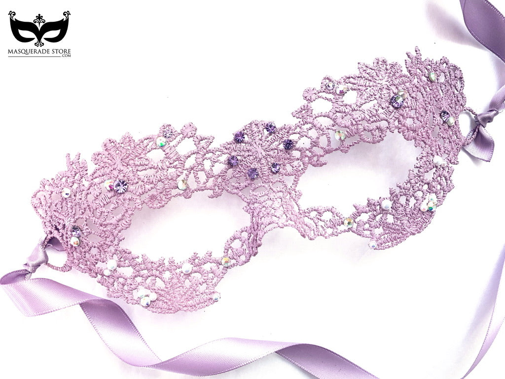 Custom lace masquerade mask in lilac with sparkling rhinestones, Pattern