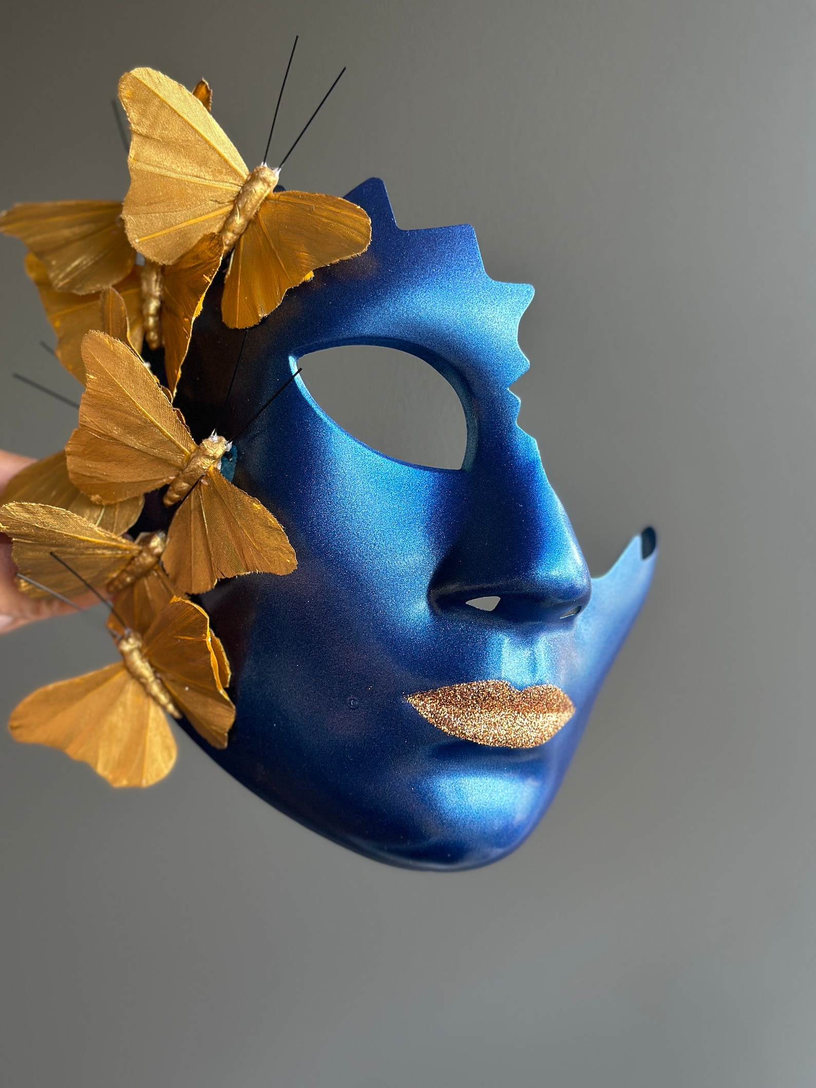 Cracked Half Face Butterfly Mask - Blue/Gold Lip