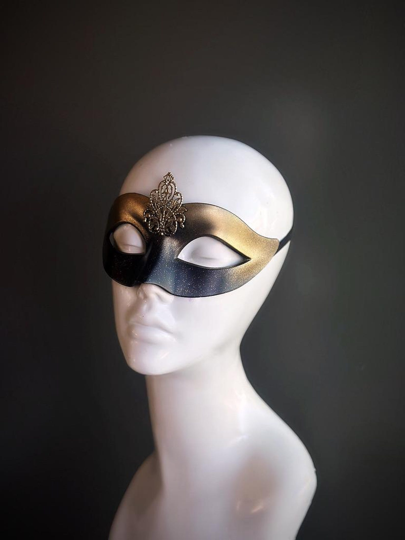 Eternal Reign – Black Gold Masks