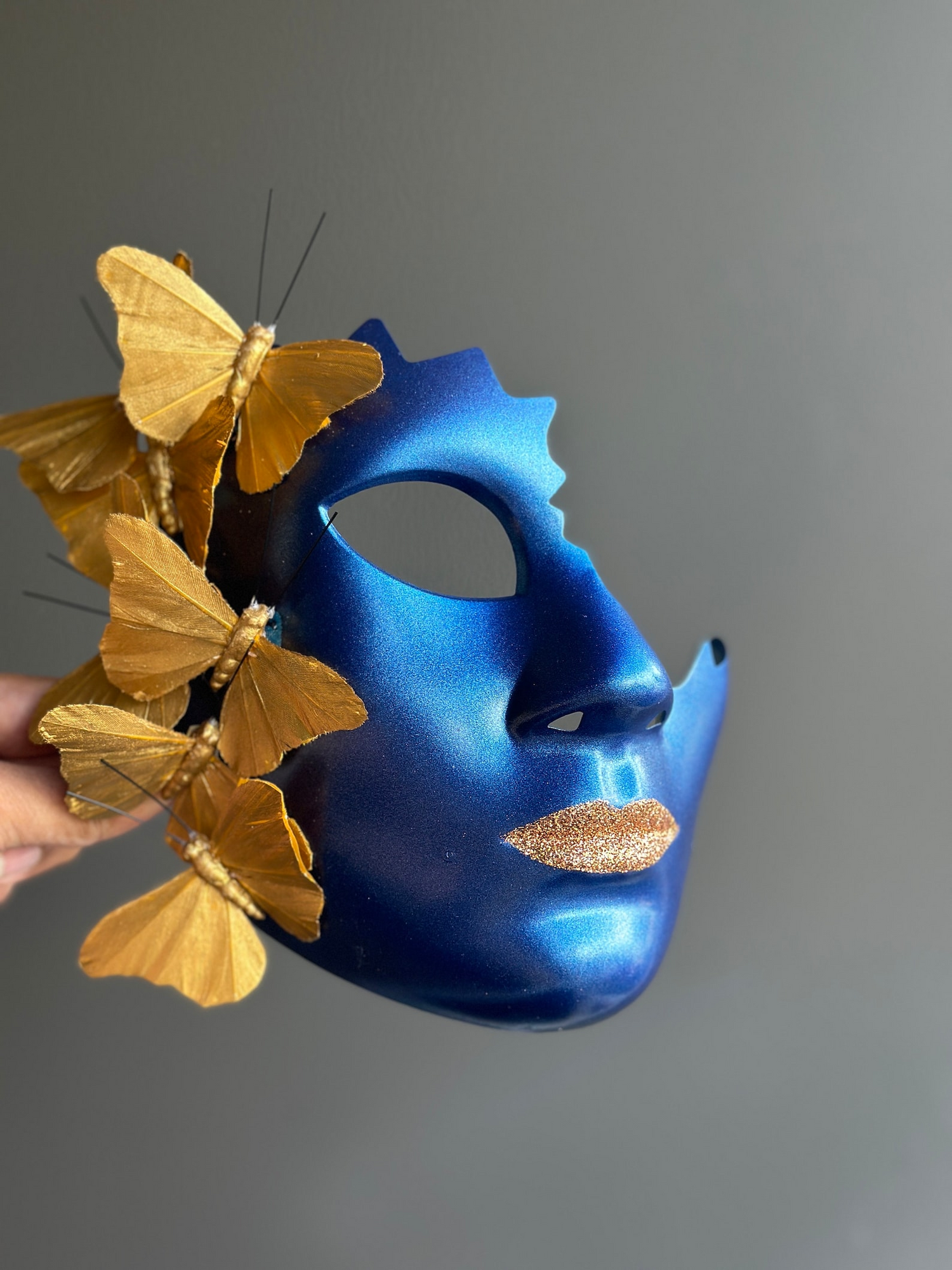 Cracked Half Face Butterfly Mask - Blue/Gold Lip