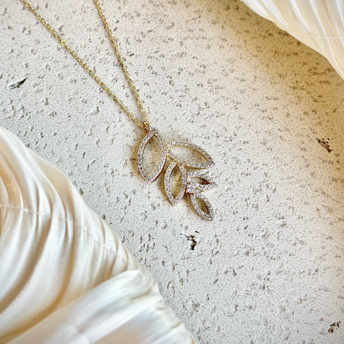 Leaf - Necklace (Gold)