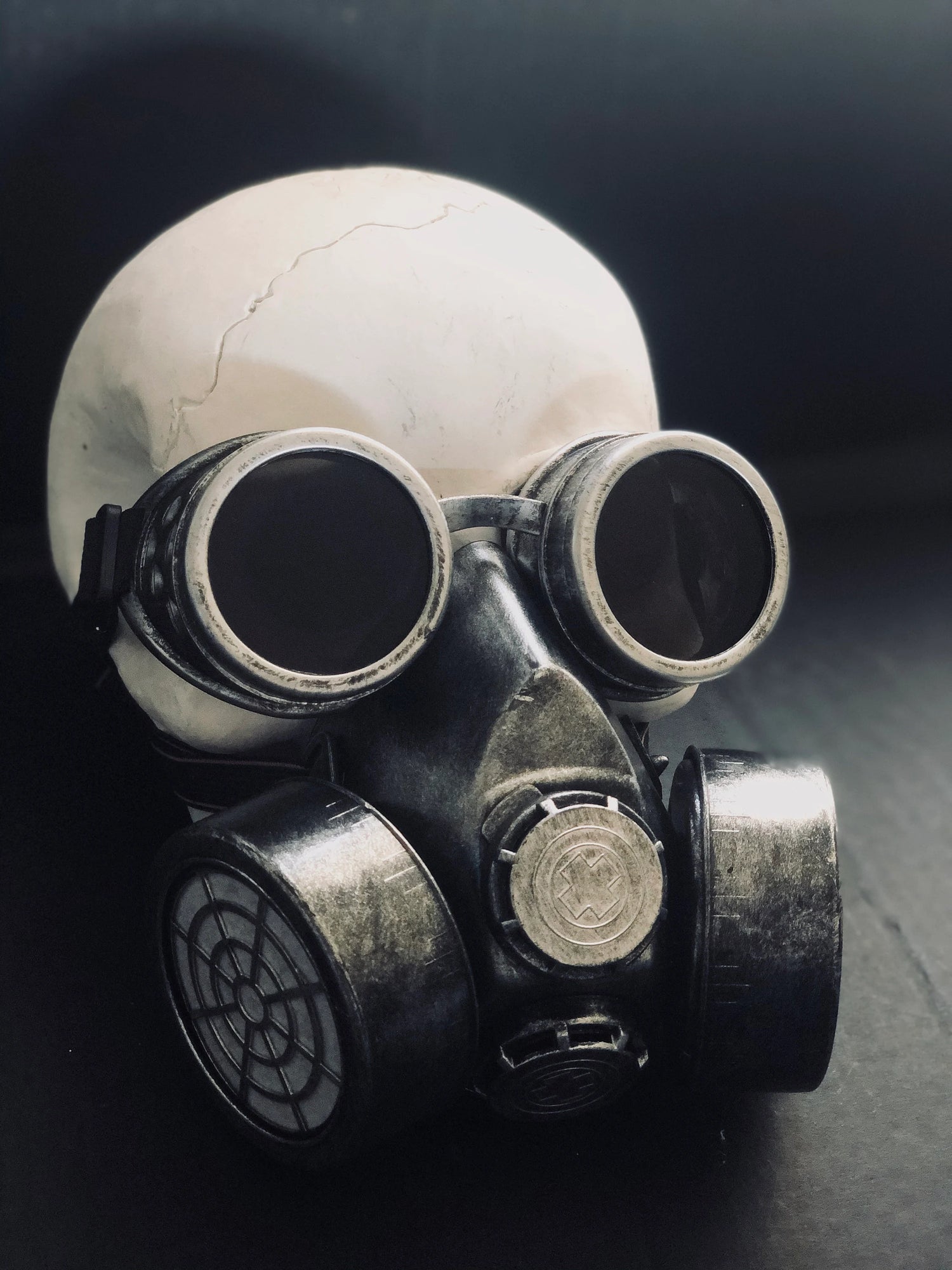 Silver Sentinel – Cosplay Gas Mask with Goggles