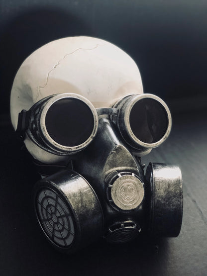 Silver Sentinel – Cosplay Gas Mask with Goggles