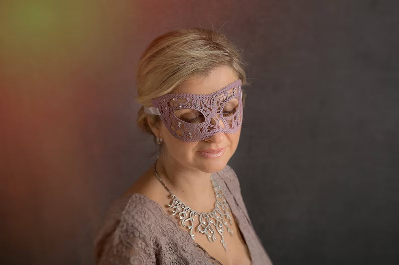 Elegant lavender lace masquerade mask, women’s lace eye mask for masquerade balls, weddings, proms, Halloween, and costume parties.