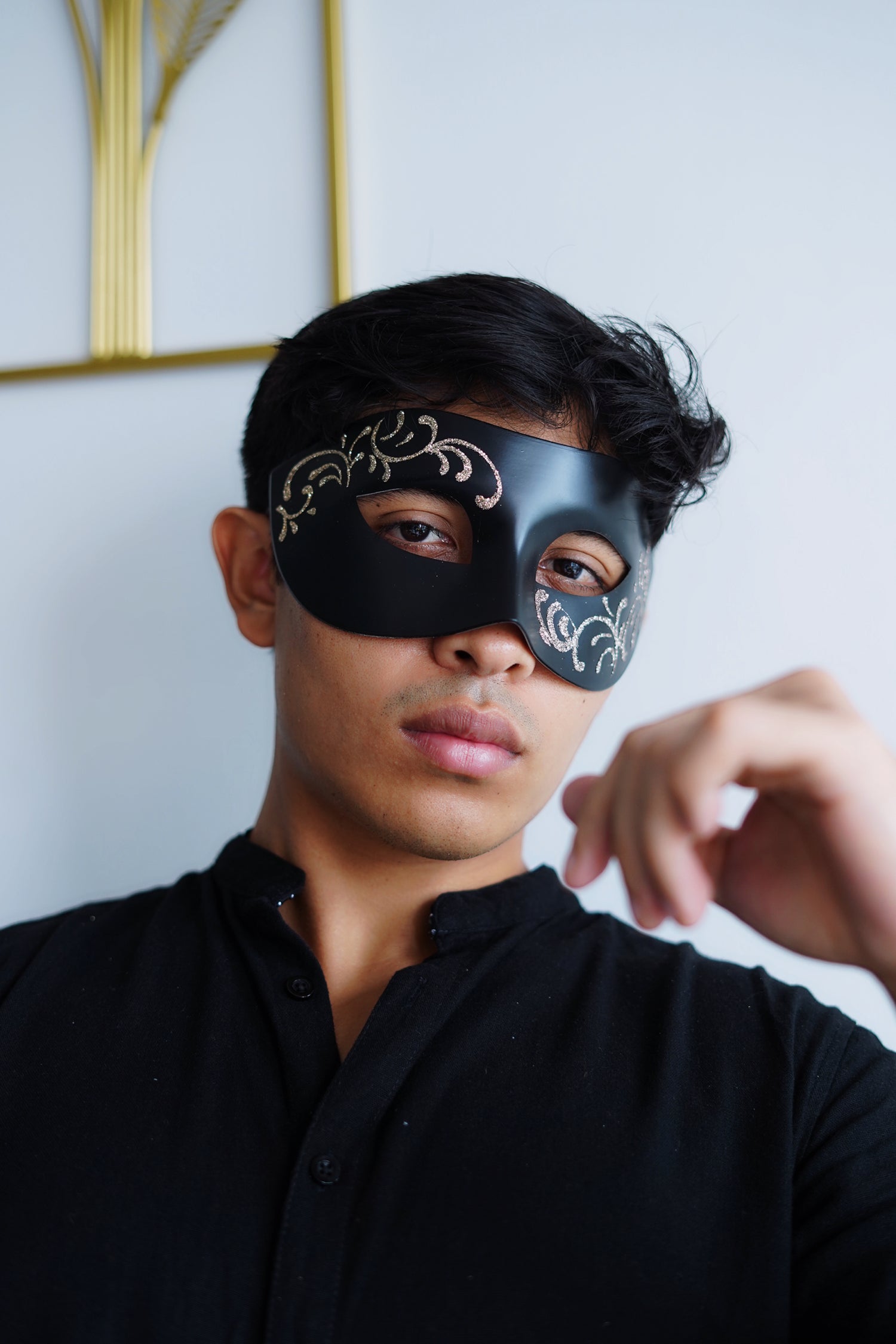 Men’s black masquerade mask with metallic silver swirl pattern.