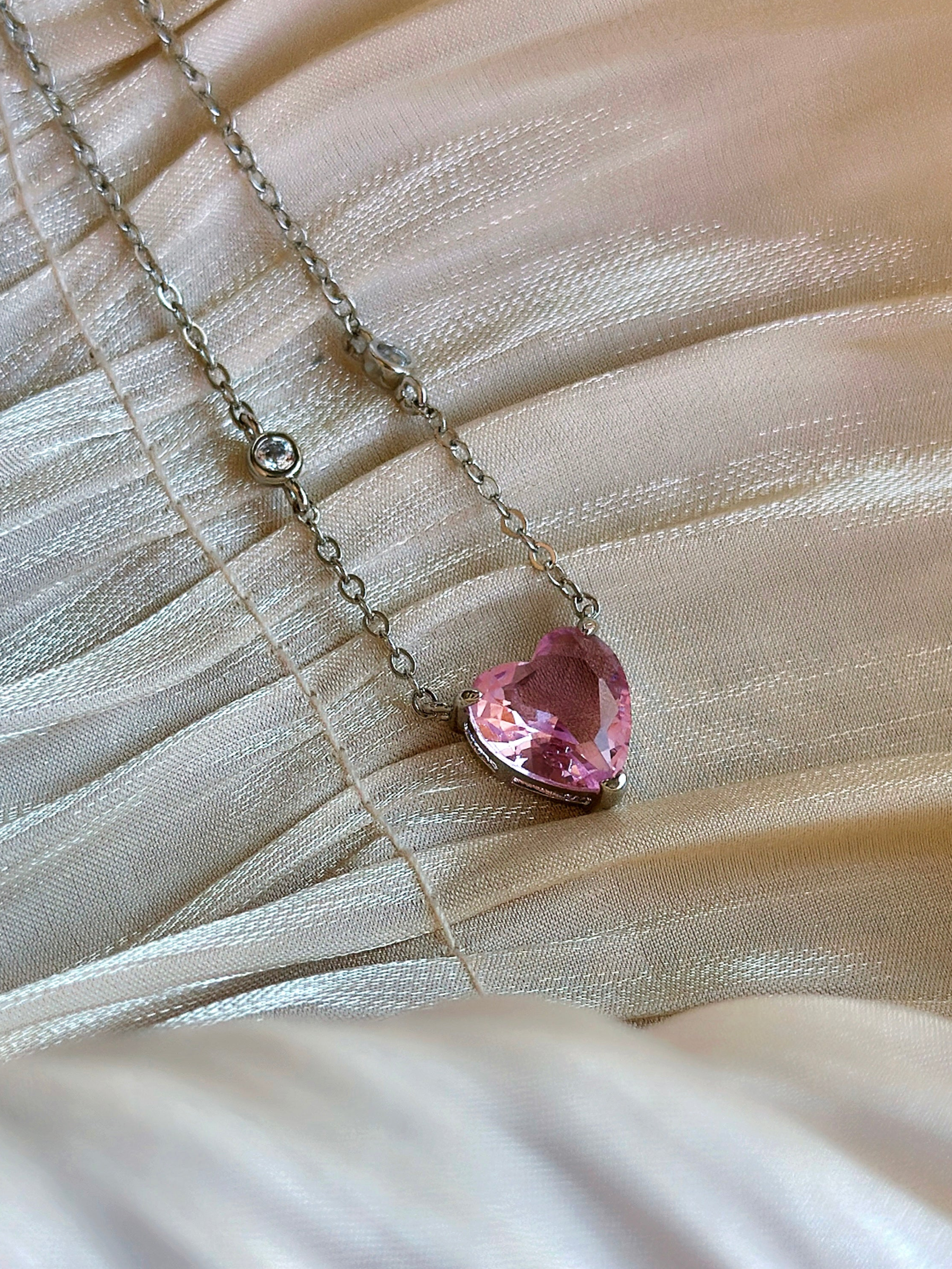 Rosaline Heart - Necklace (Silver/Pink)